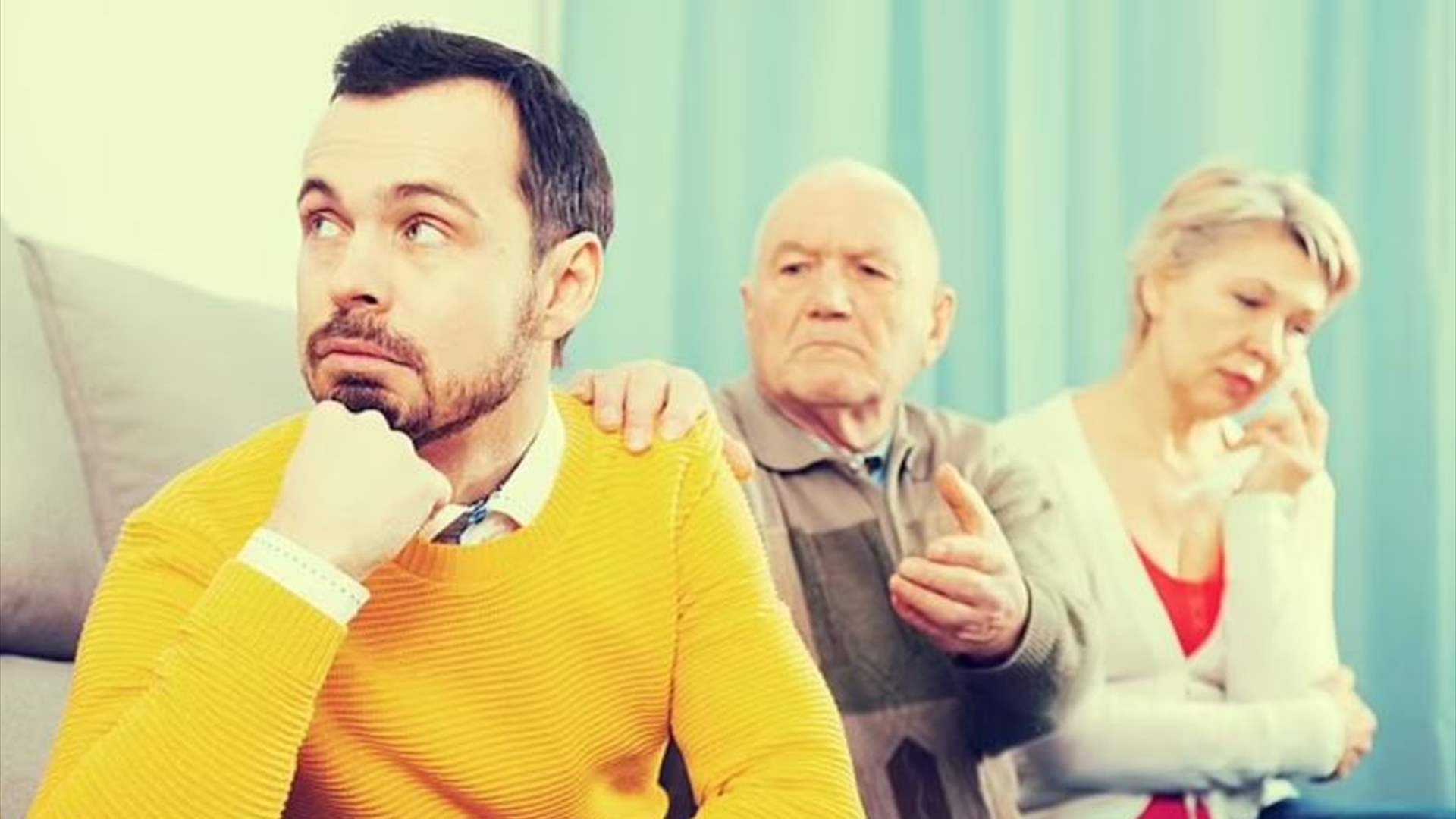 لهذا السبب الصادم... رجل يقرر قطع علاقته بوالديه نهائياً: ما القصّة؟