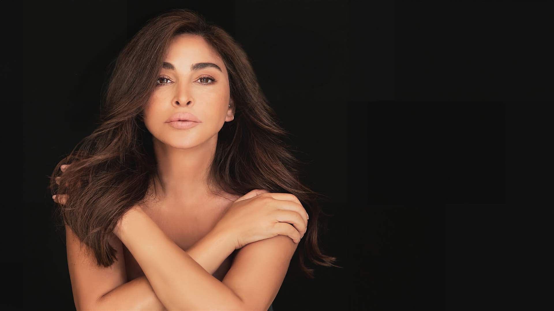 انتشار صورة لإليسا وحبيبها الغامض... فبركة أو حقيقة؟ (صورة)