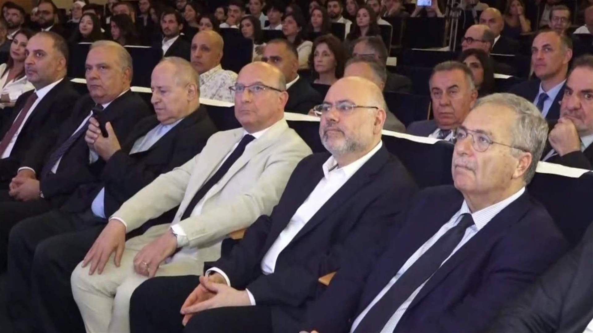نقيب الأطباء: لتحويل القطاع الطبي إلى منتج ... الابيض: لاعادة بناء النظام الصحي