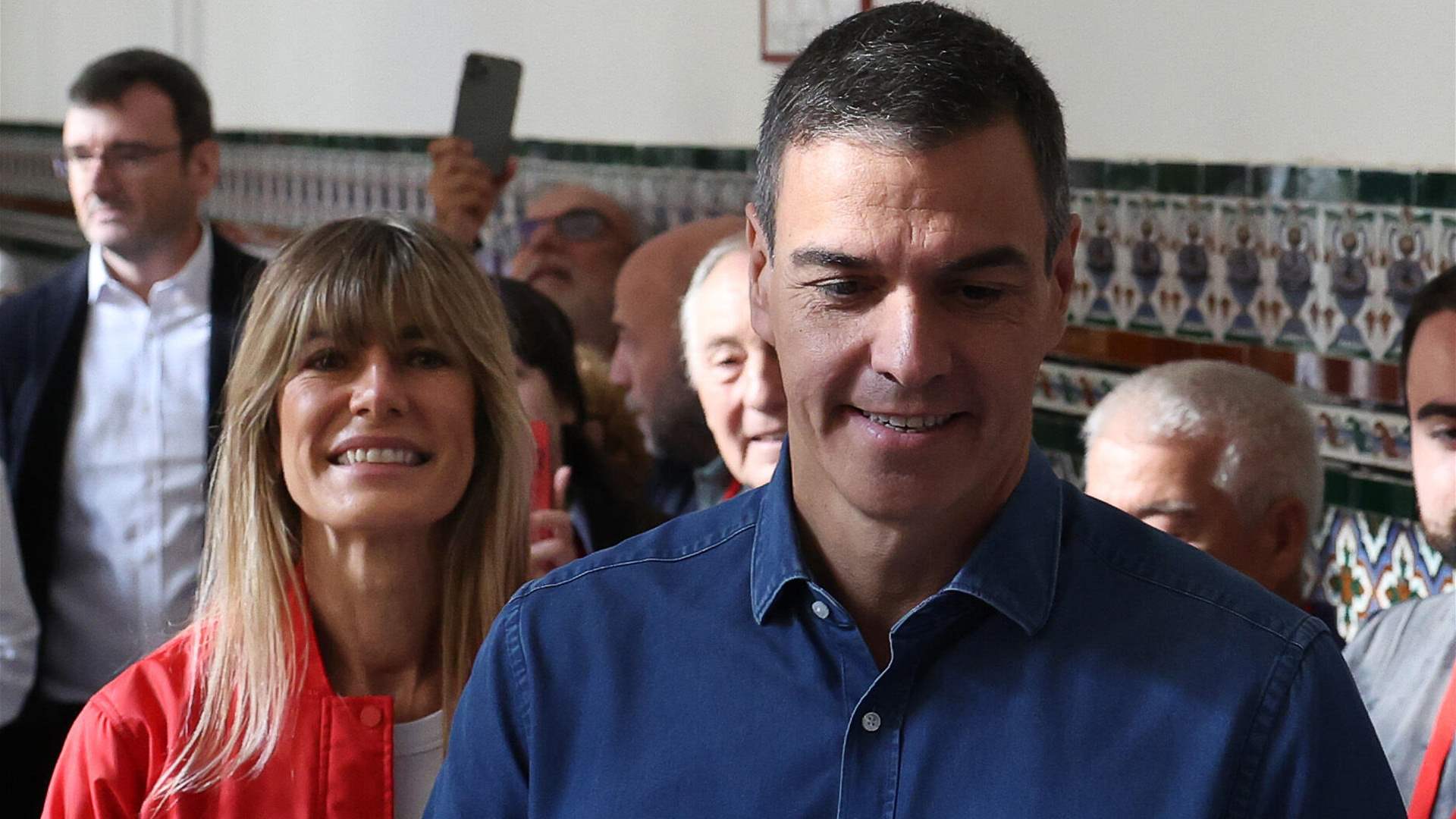 Spanish PM&#39;s wife arrives in court to testify in graft probe