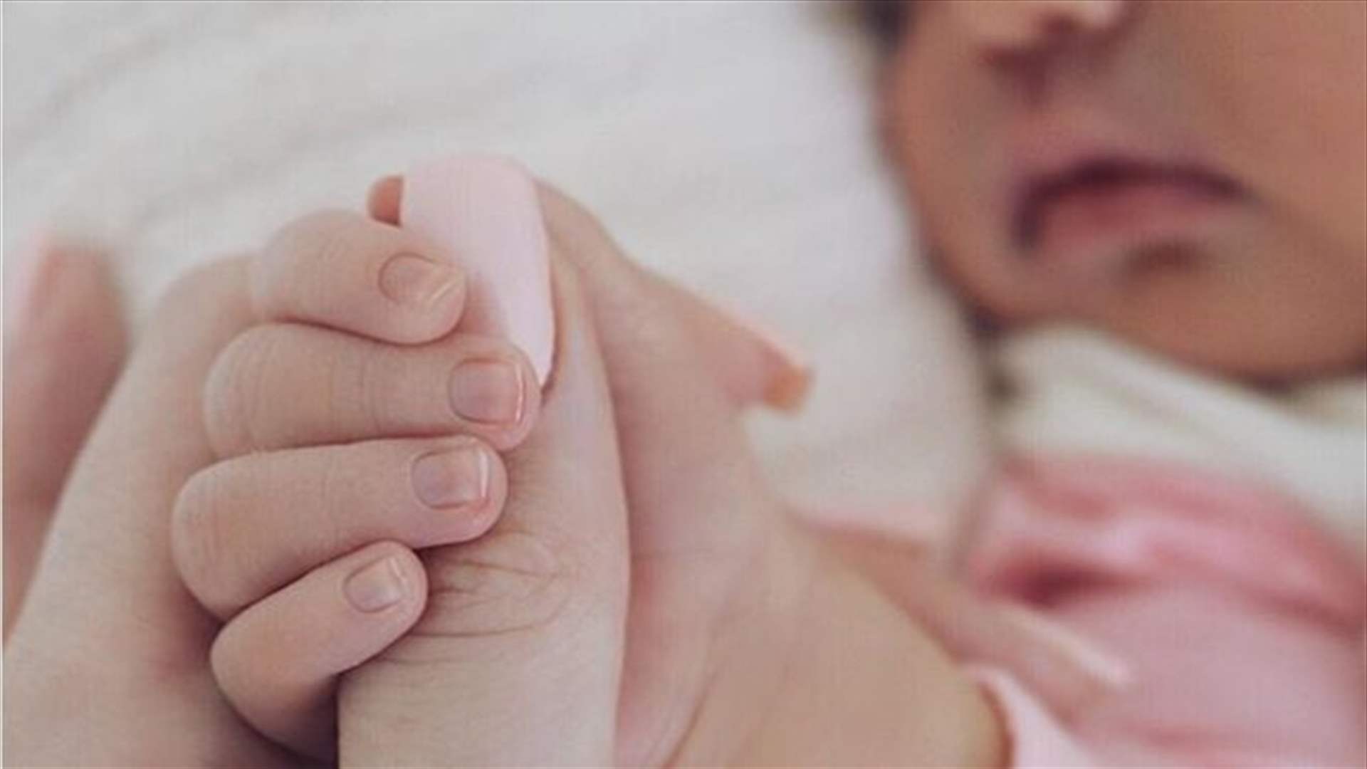وصفوه بـ "الغريب"... انتقادات لاذعة تطال زوجين والسبب: اسم ابنتهما!