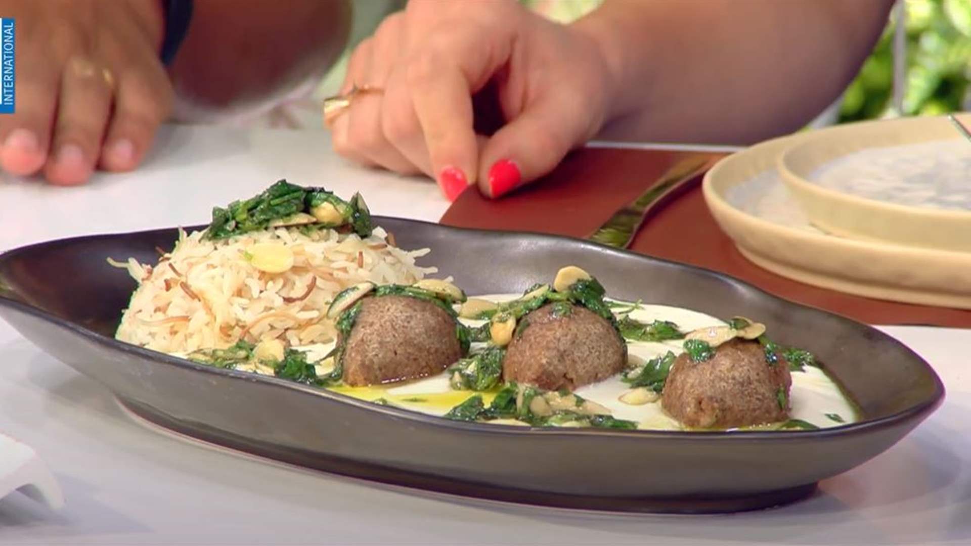 الكبة باللبن... تعلّموا طريقة تحضير هذا الطبق المميز مع الشيف فادي زغيب (فيديو)