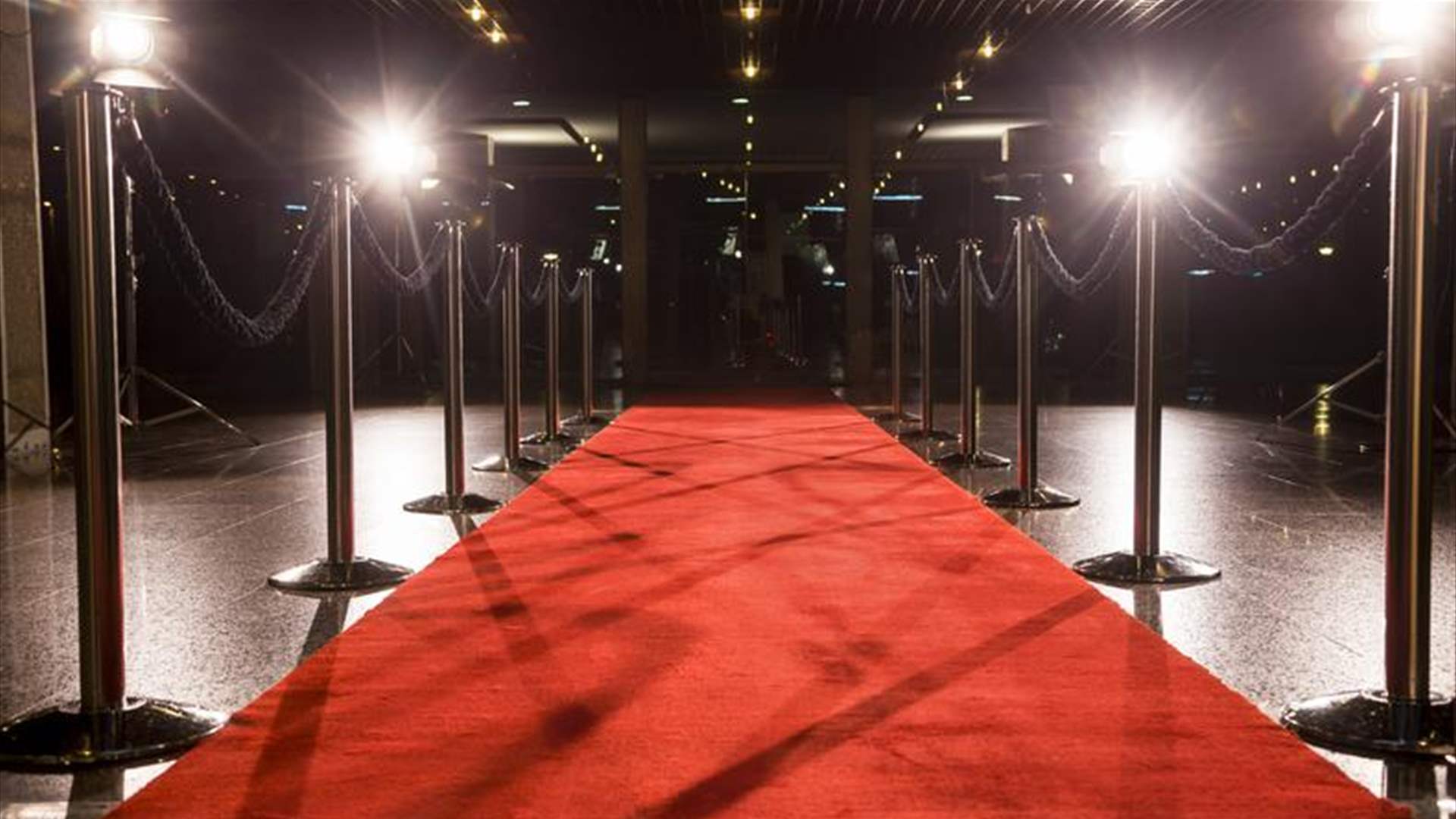 "كاتشب وخردل"... هكذا تم وصف نجمتين عالميتين على السجادة الحمراء خلال عرض أول لفيلم (صورة)