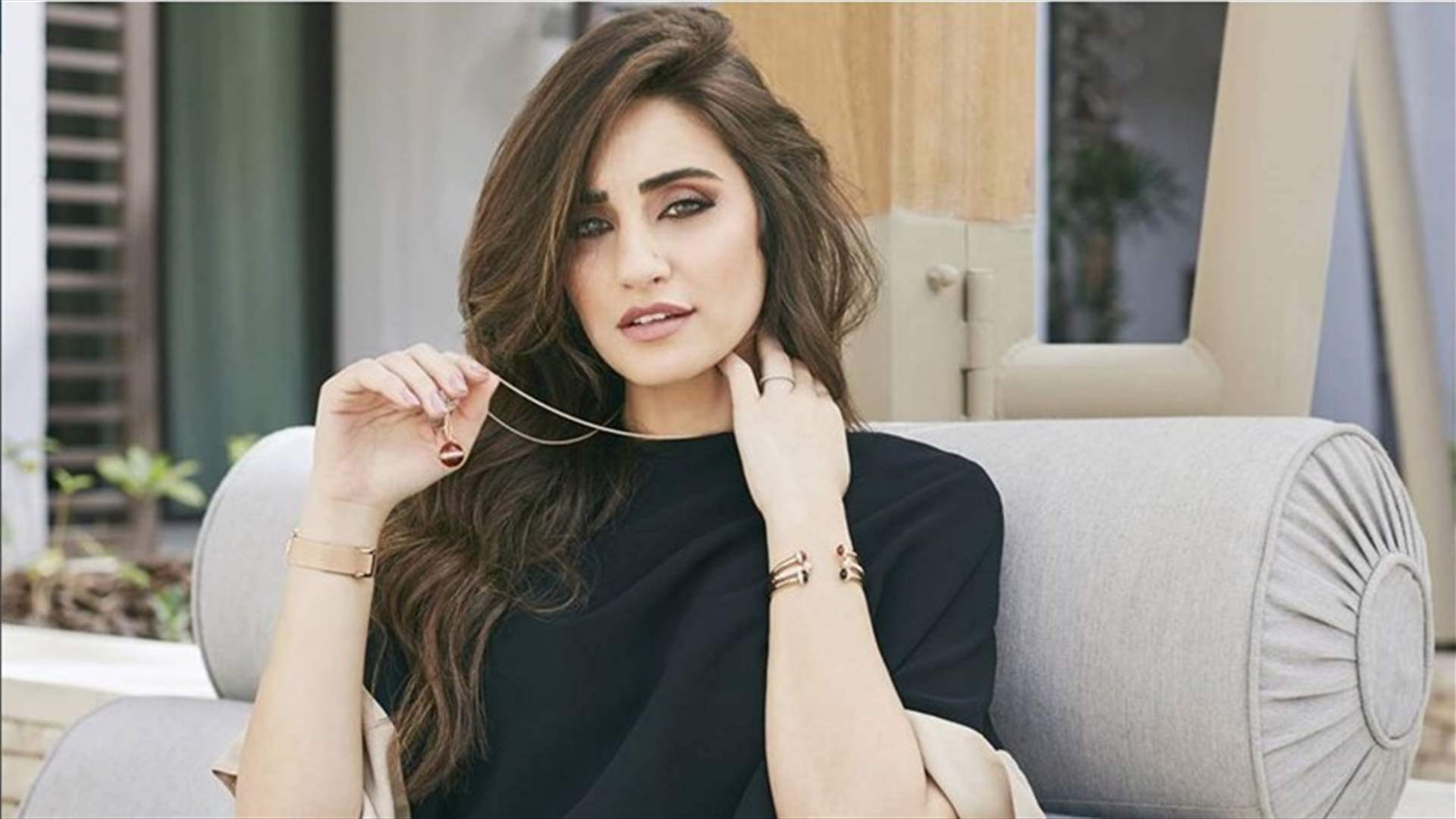 إيمي صياح تخطف الأنظار في حفل ملكة جمال لبنان بفستان من توقيع المصمم اللبناني العالمي طوني ورد! (صور)