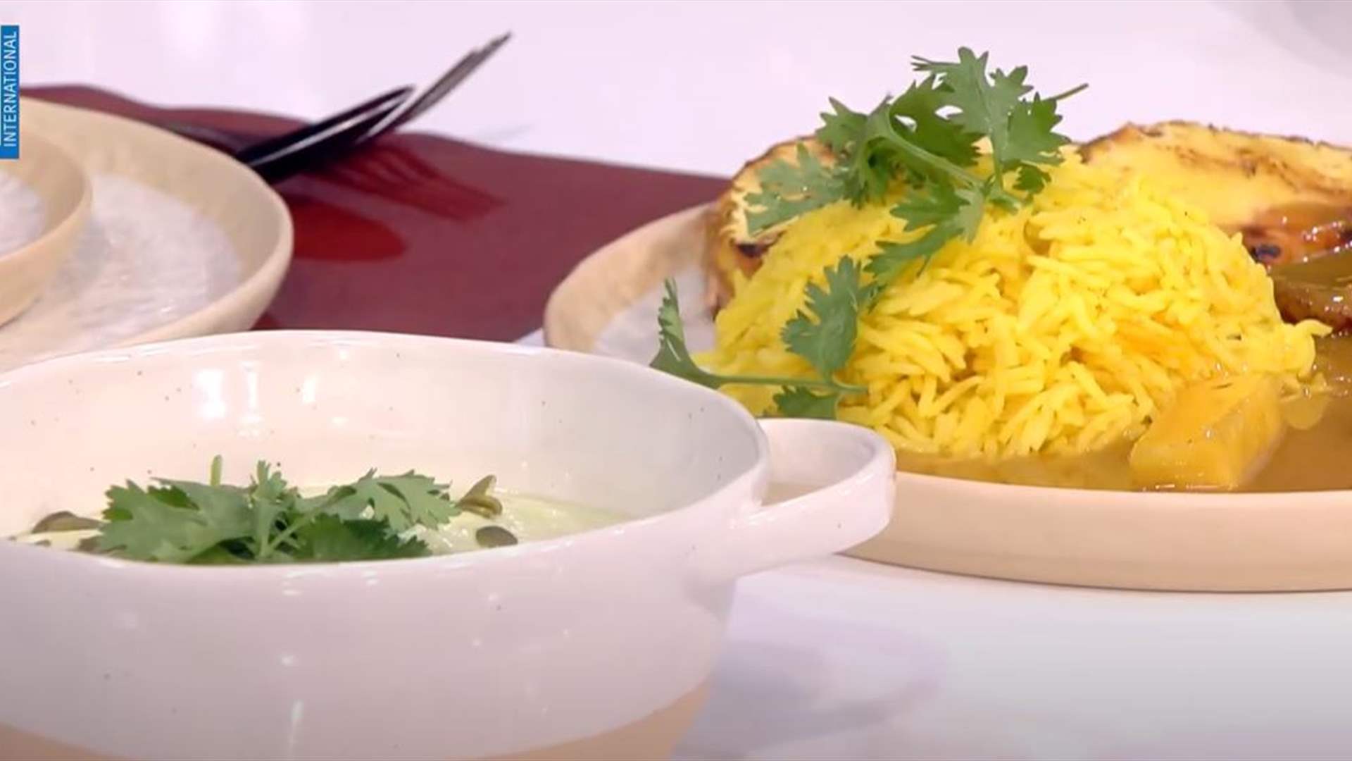 اللحمة مع الأناناس وشوربة الأفوكادو الباردة... طبقان شهيان مع الشيف فادي زغيب (فيديو)