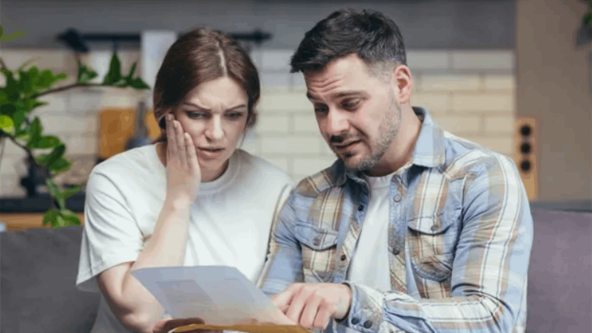 ما فعلته هذه الشابة لتفرق صديقتها عن زوجها صادم... "لقد خدعتني وهذا ما حصل"!