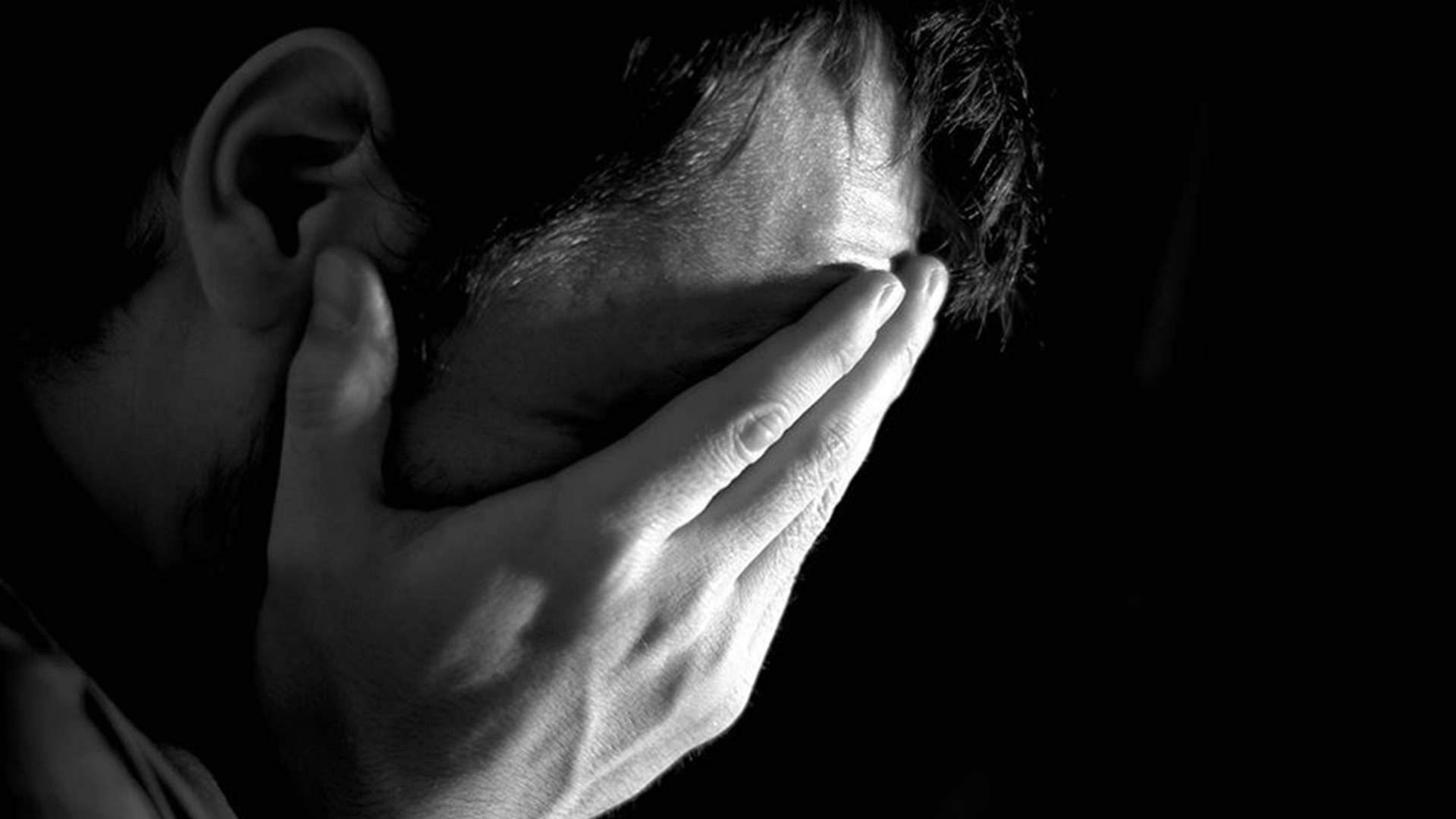 كان يمرّ بحالة نفسية سيئة... هذا ما فعله أب بأولاده الأربعة في مصر
