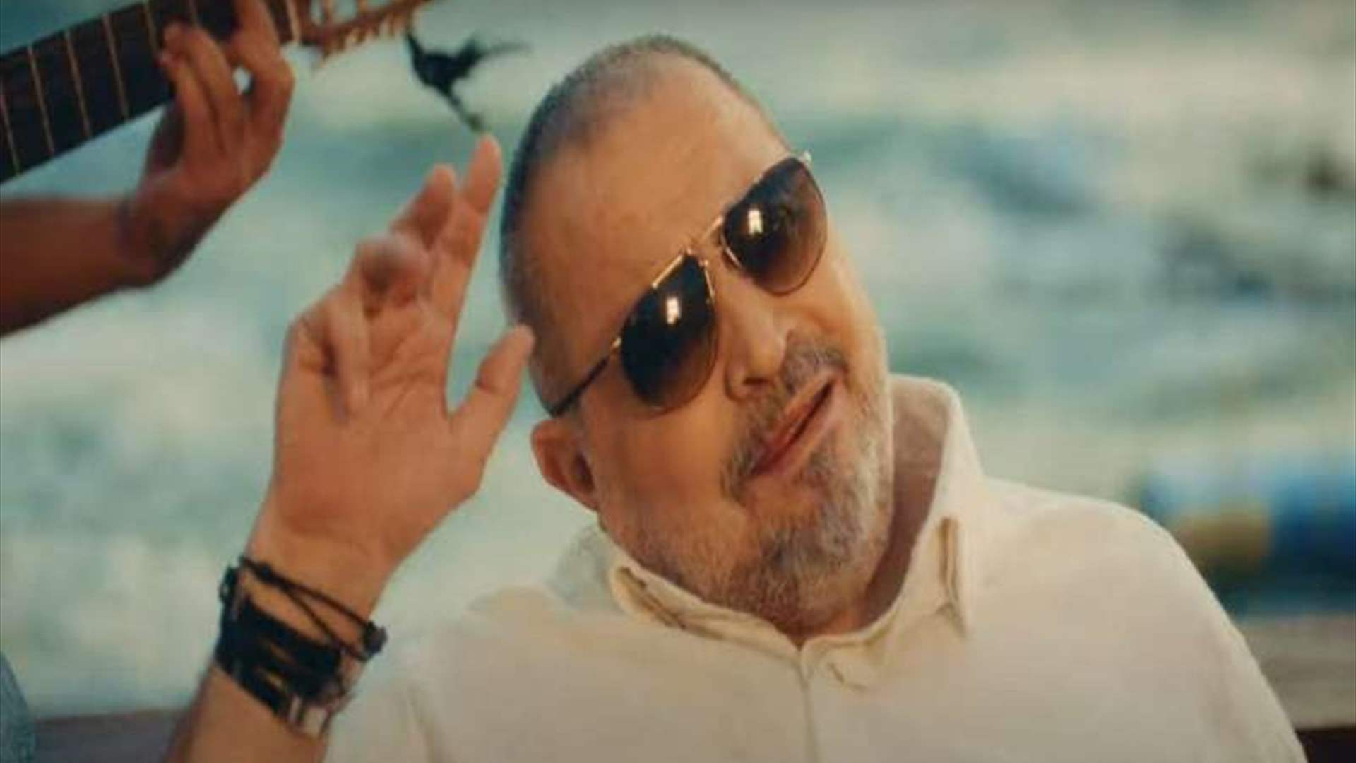 أثناء توجهه إلى الأردن... مضيفات الطائرة يشاركن جورج وسوف بلحظات عفوية: &quot;الهوى سلطان&quot;! (فيديو)
