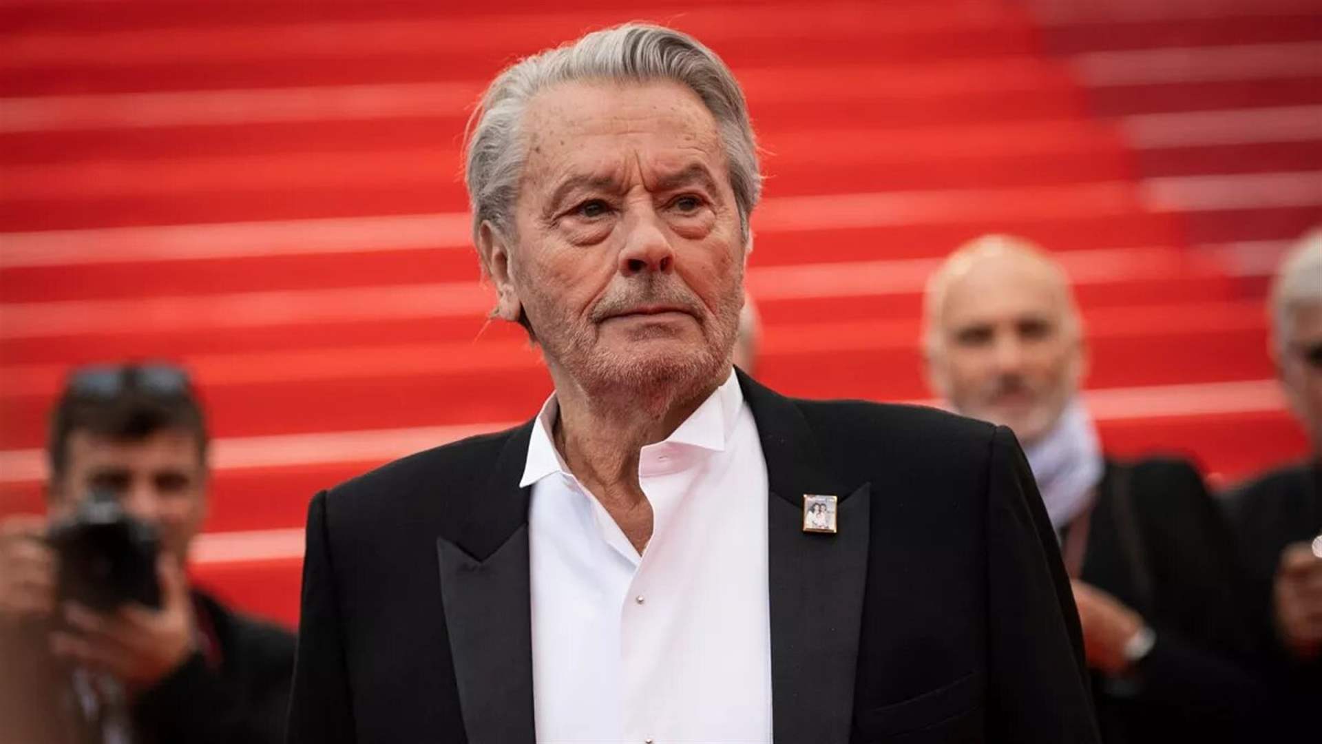 الموت يغيب النجم السينمائي الفرنسي ألان ديلون