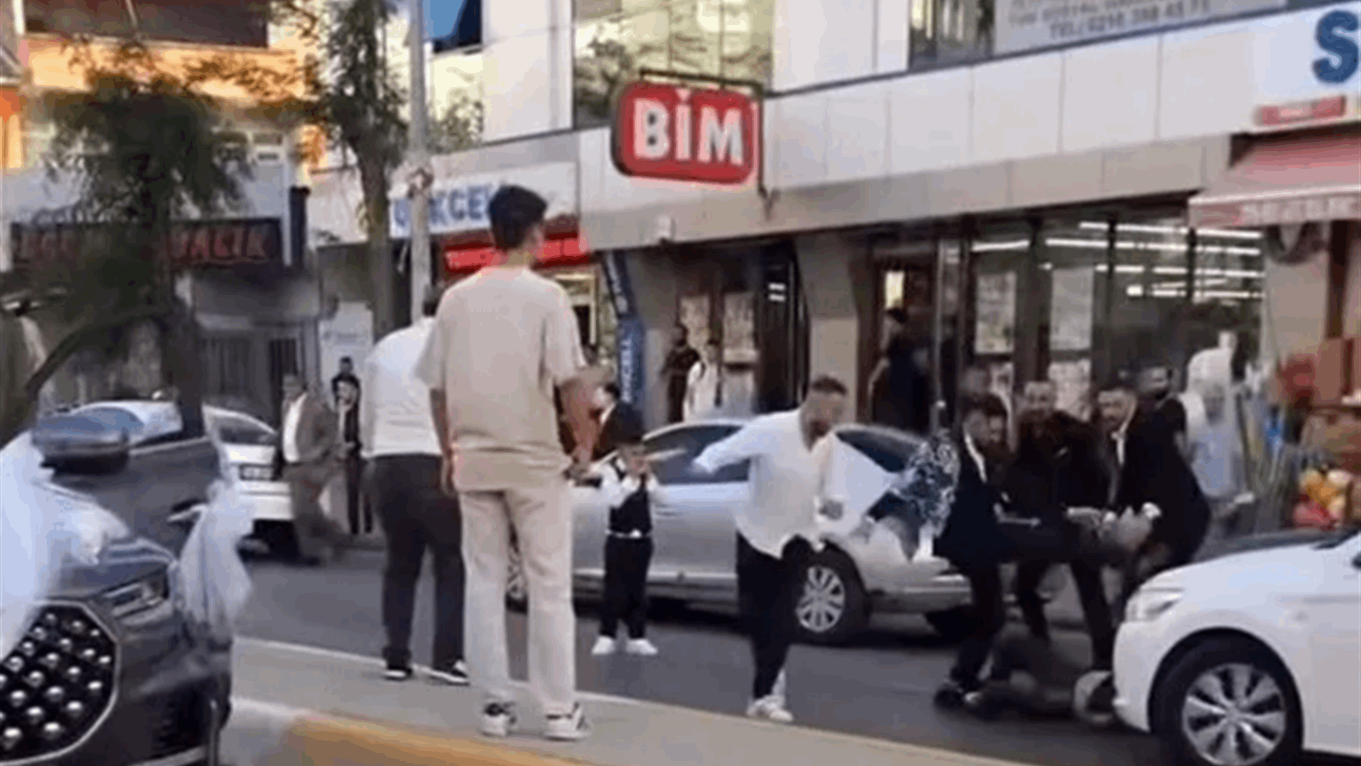 في تركيا... زفاف يتحول إلى ساحة معركة! (فيديو)