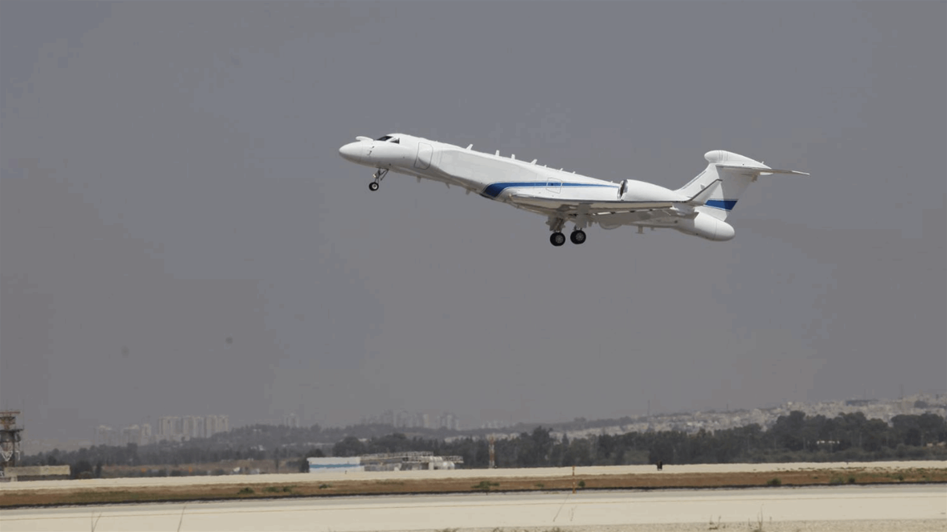 Israeli reconnaissance aircraft fly over villages in Tyre district 