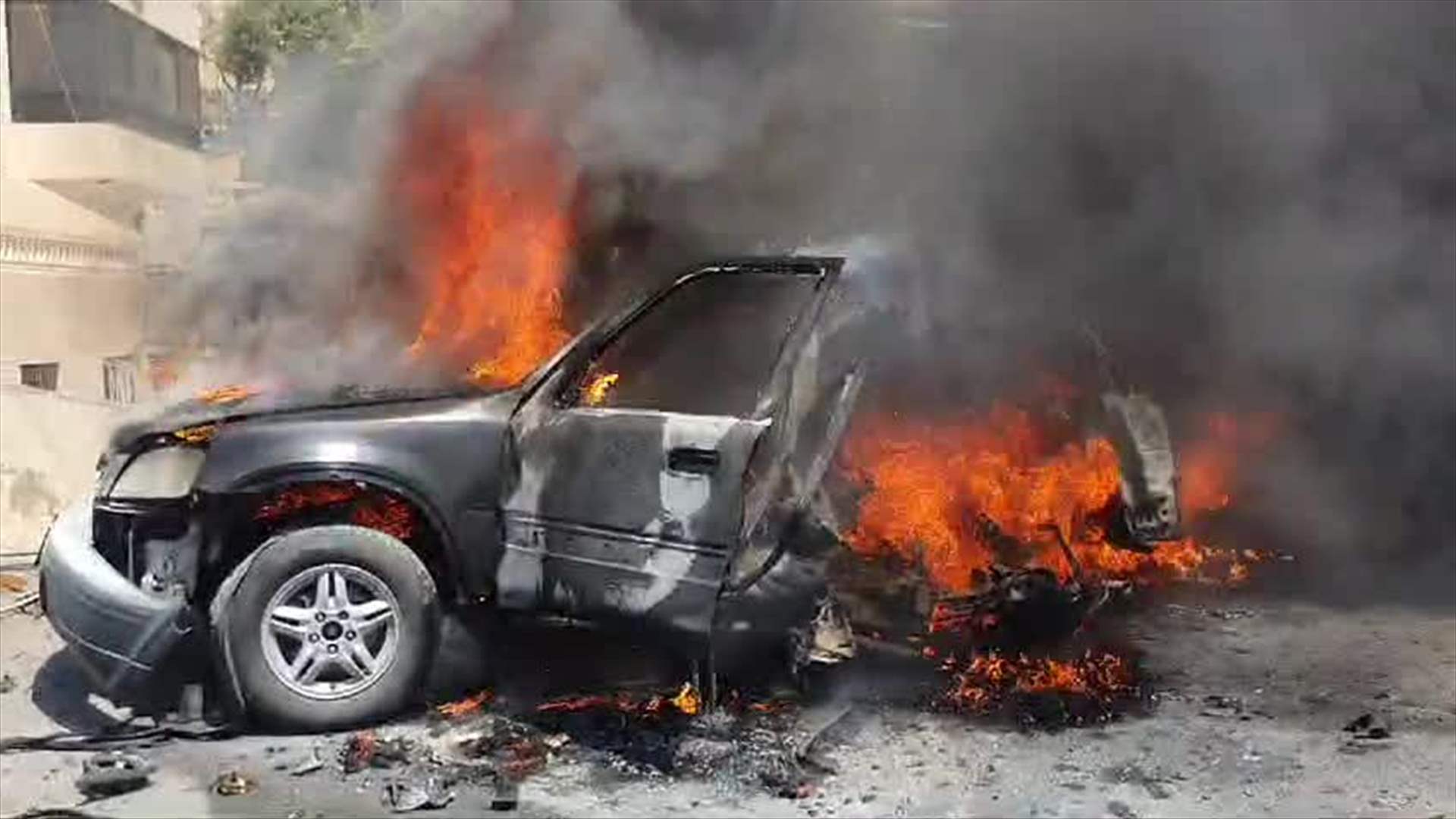 Car targeted on Sidon’s Chamaa highway, south Lebanon (Videos)