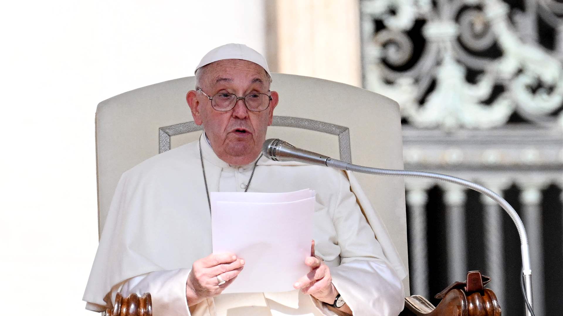 Pope Francis calls refusal of aid to migrants a &#39;grave sin&#39;