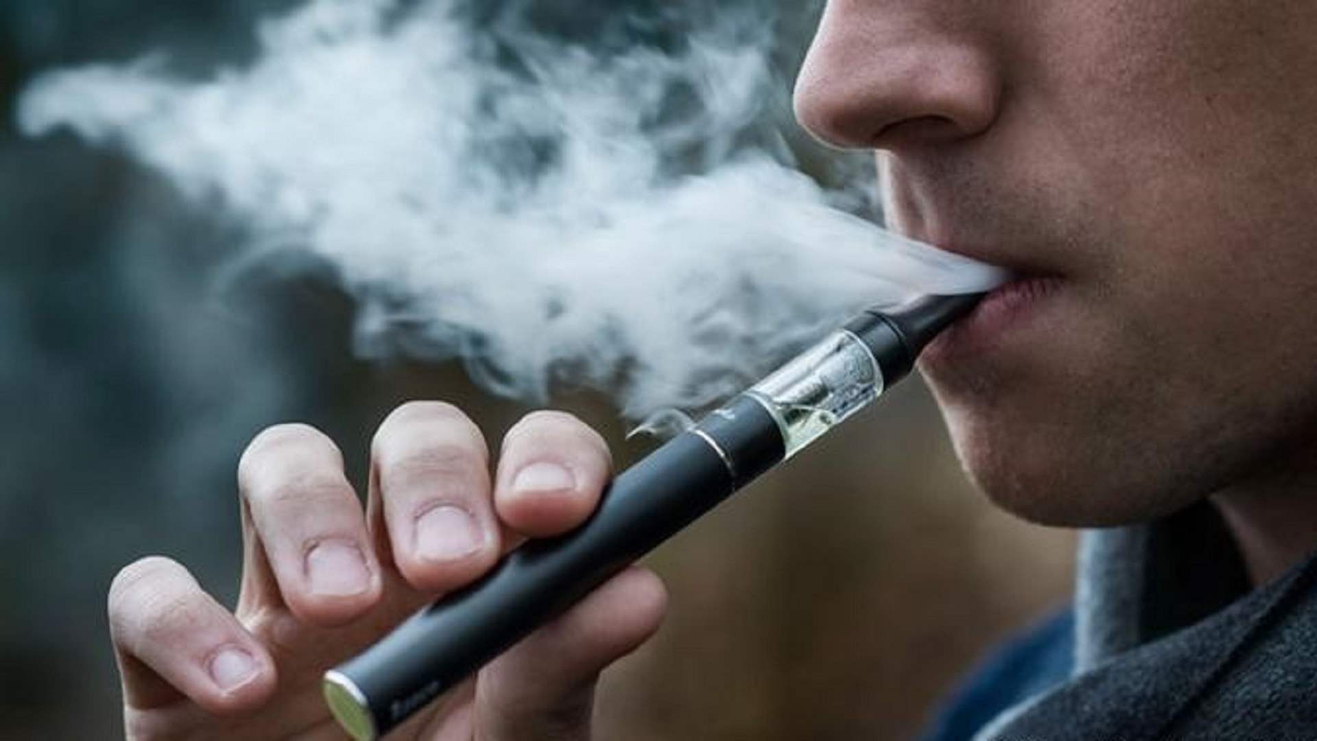 الولايات المتحدة تزيد سن المسموح لهم بشراء منتجات التبغ والسجائر الإلكترونية إلى 30 عاما