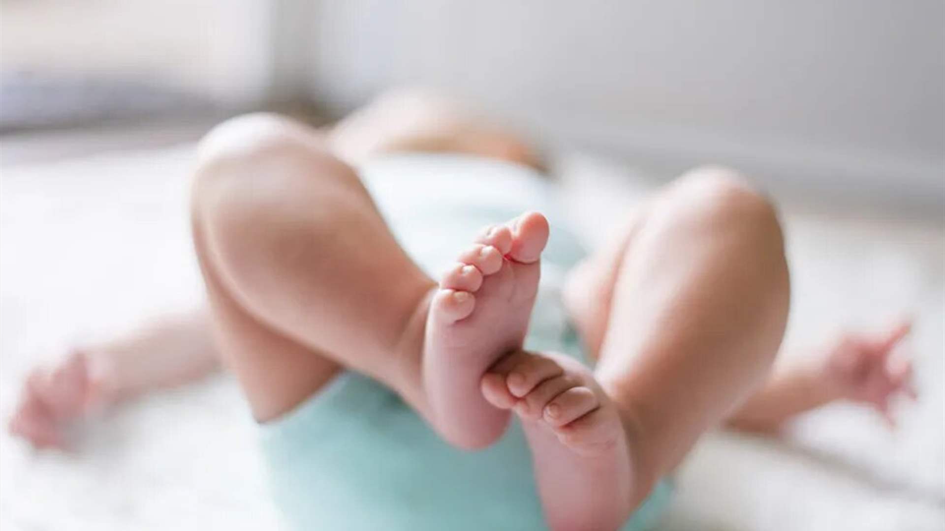 نزهة في الحديقة قلبت حياته... طفل يتعرض لحادث مروع والسبب: القهوة الساخنة؟!