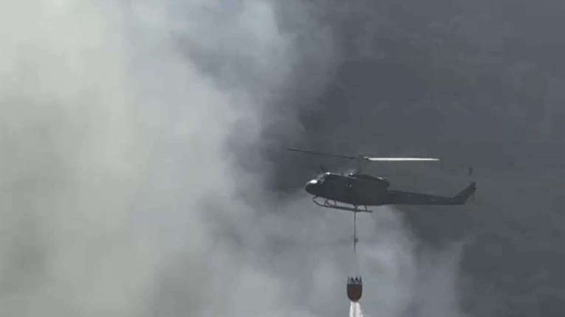 الجيش: طوافات من القوات الجوية تشارك في إخماد حريق منطقة الربوة