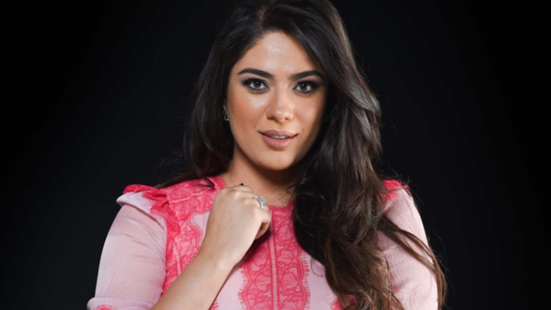 "هالبلد ما بيستاهل بس نحارب كرماله"... نادين ويلسون نجيم في رسالة مؤثرة للبنانيين (فيديو)