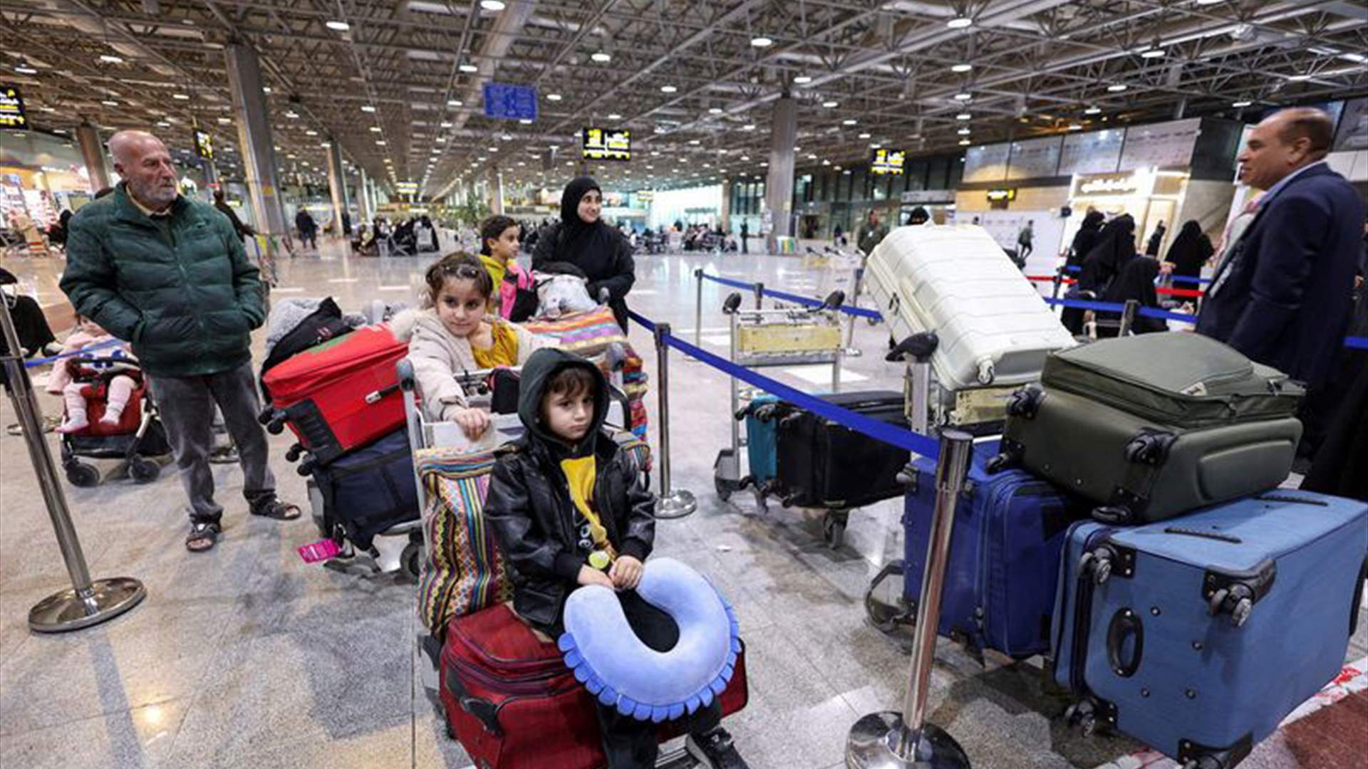 بعد التطورات الأخيرة... لاجئون لبنانيون يعودون من العراق: "لو بيوتنا مدمرة سنفترش التراب"