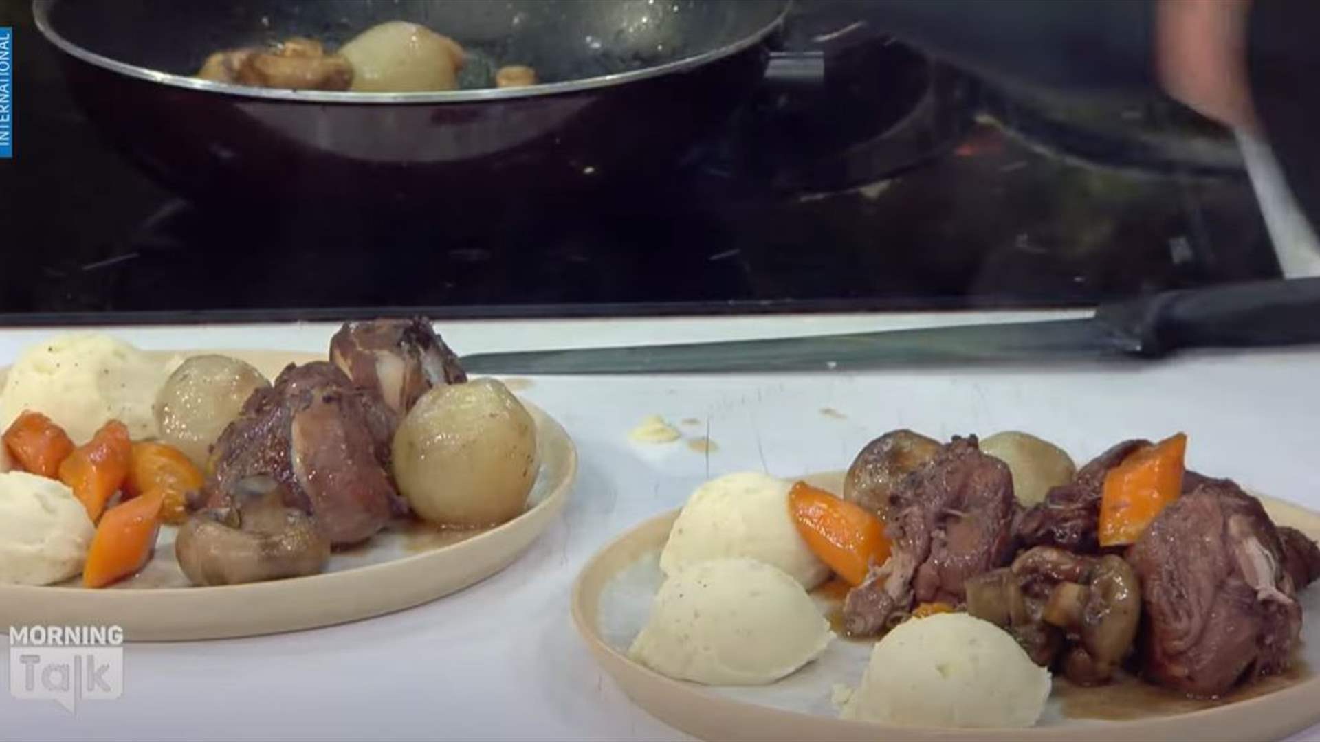 تعلّموا طريقة تحضير الـ Coq au vin وحساء الجزر مع الشيف فادي زغيب (فيديو)
