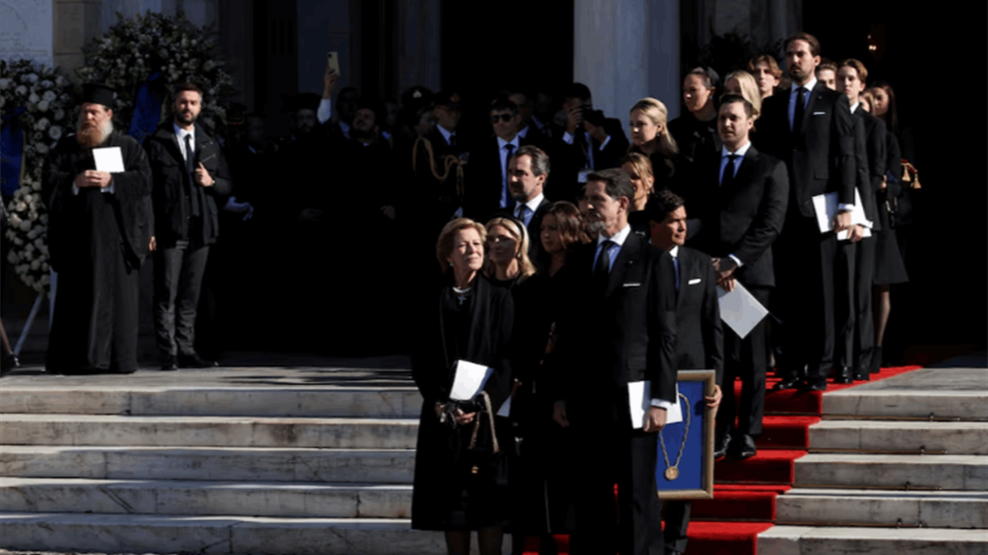 Greece's former royal family regains citizenship, surname De Gr&eacute;ce