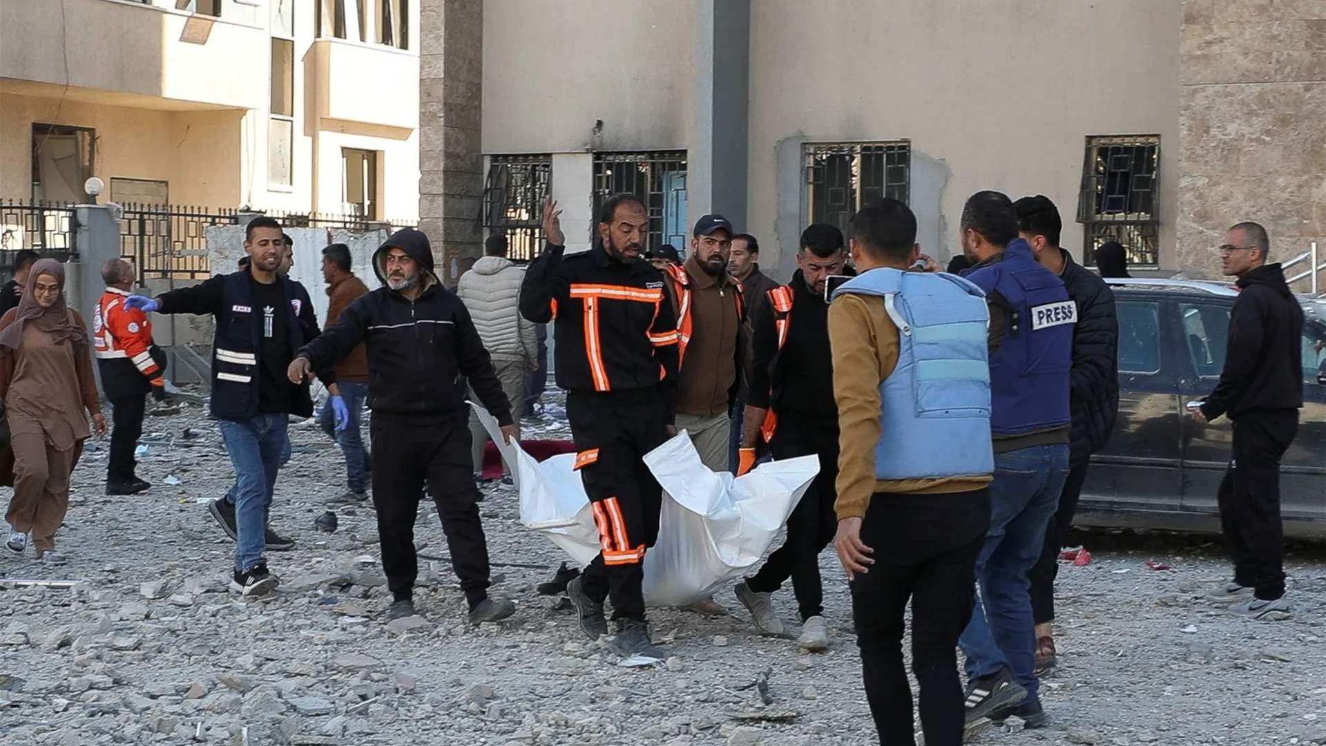 استشهاد 7 فلسطينيين بغارة استهدفت مستشفى "الوفاء" في مدينة غزة