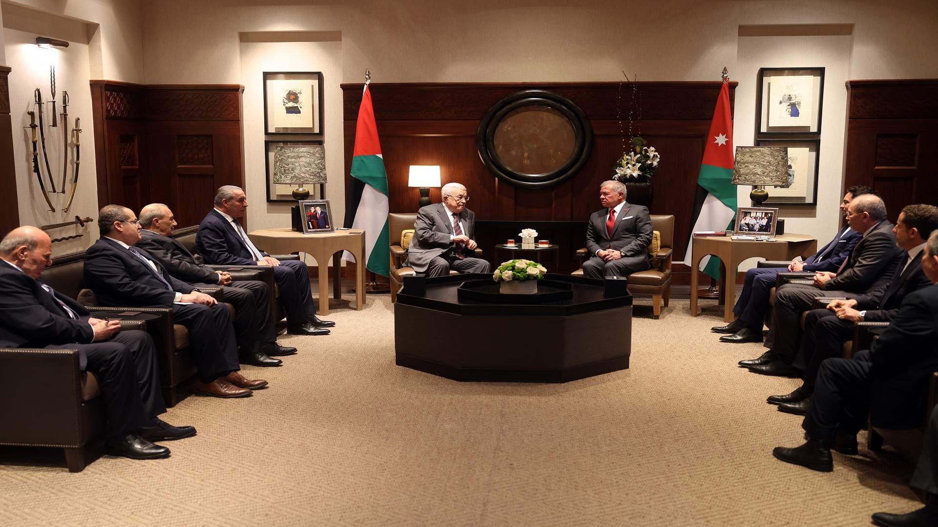 العاهل الاردني استقبل عباس... وتشديد على "رفض تهجير الفلسطينيين"