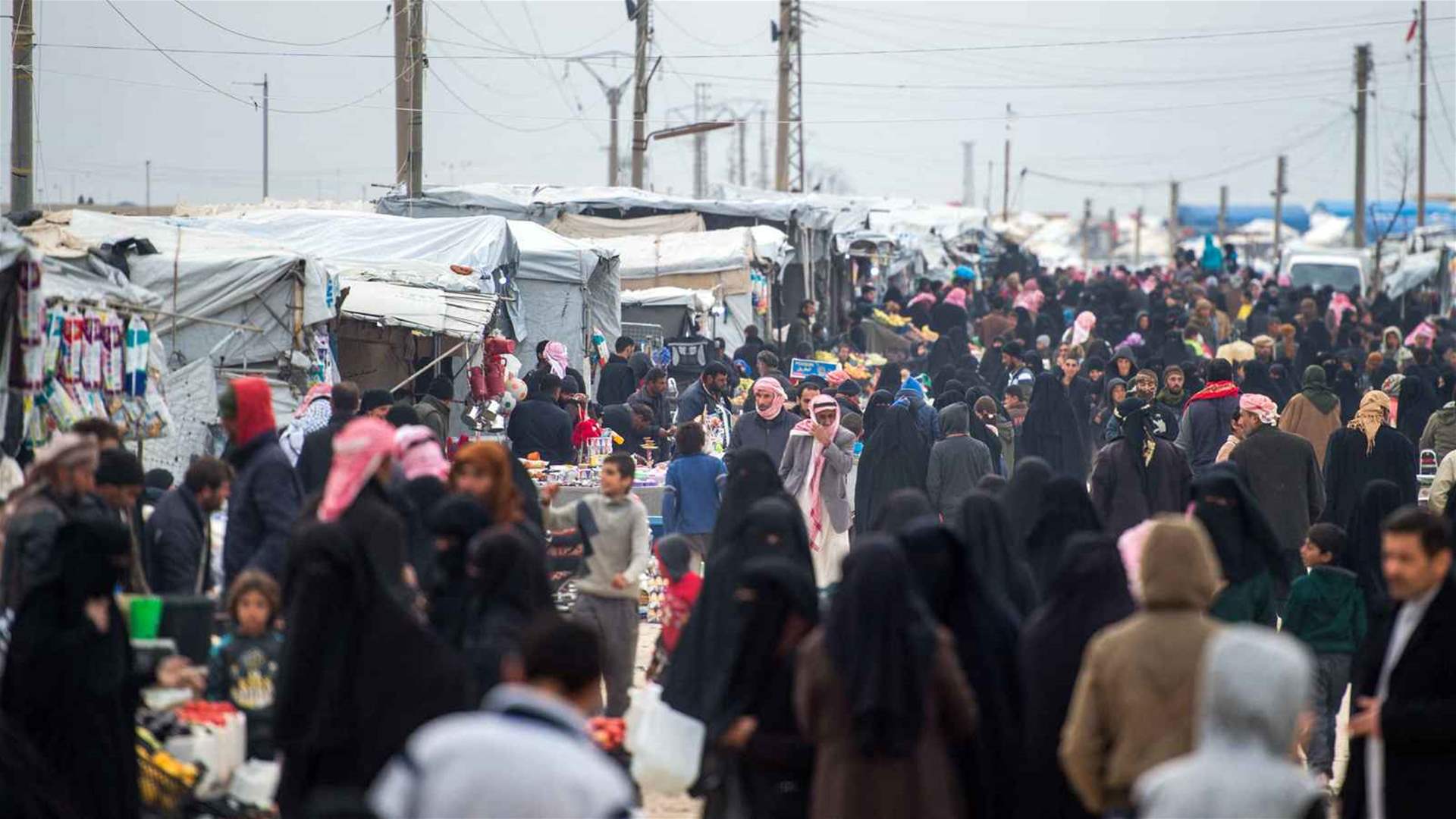 العراق يعيد أكثر من 150 أسرة من مخيم الهول في سوريا