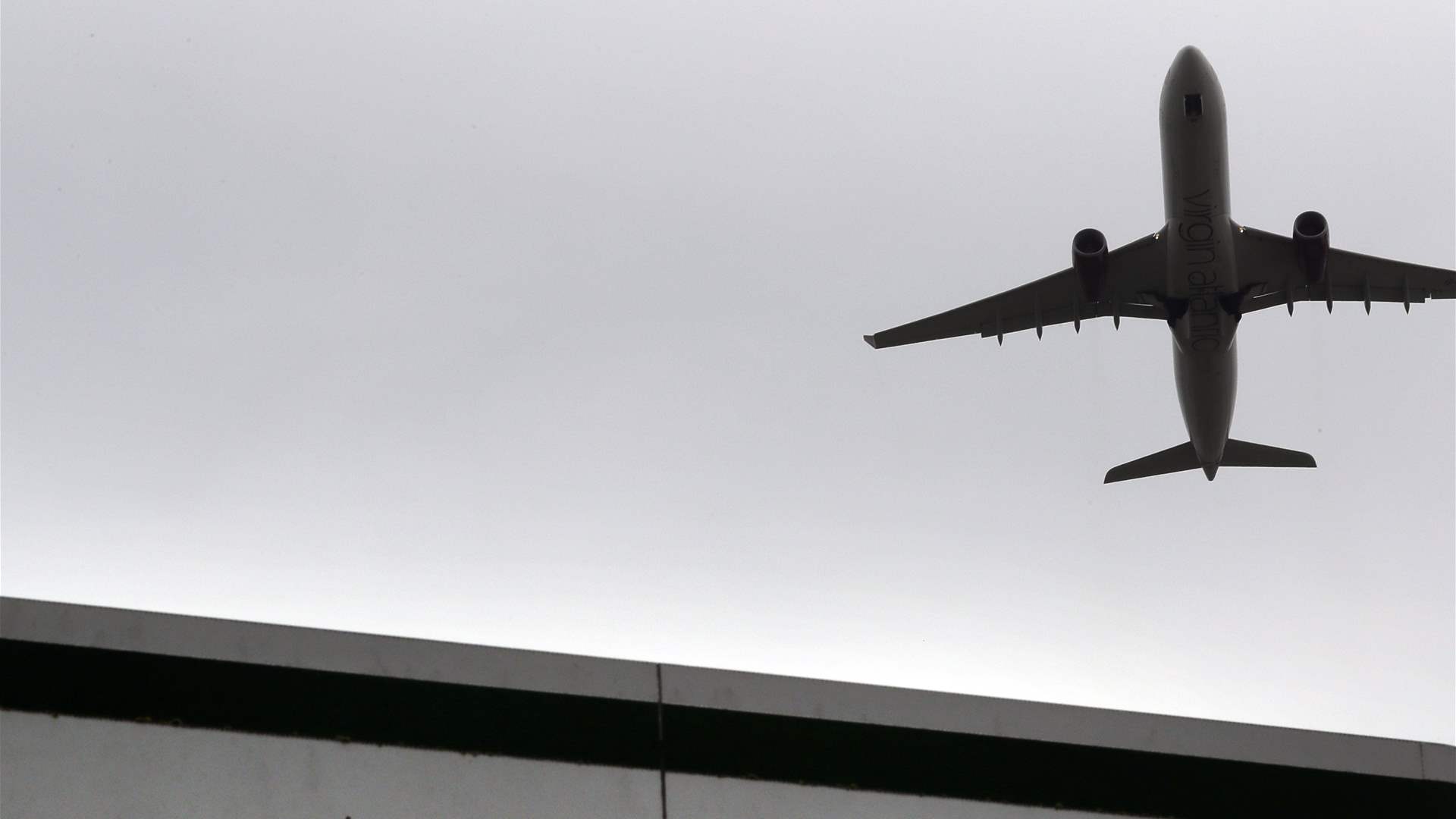 Massive fire closes UK&#39;s Heathrow Airport, global flight schedules disrupted