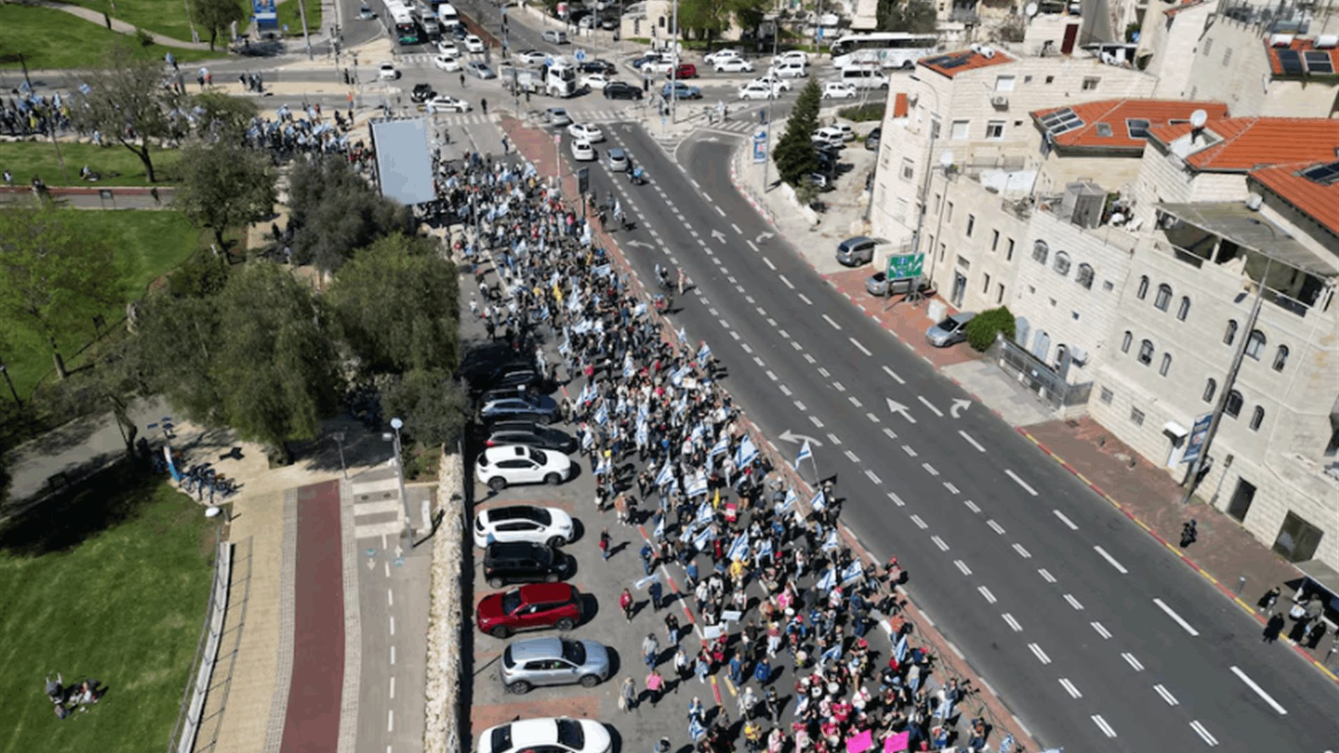 Defying protests, Israeli cabinet reported to be seeking attorney general&#39;s removal