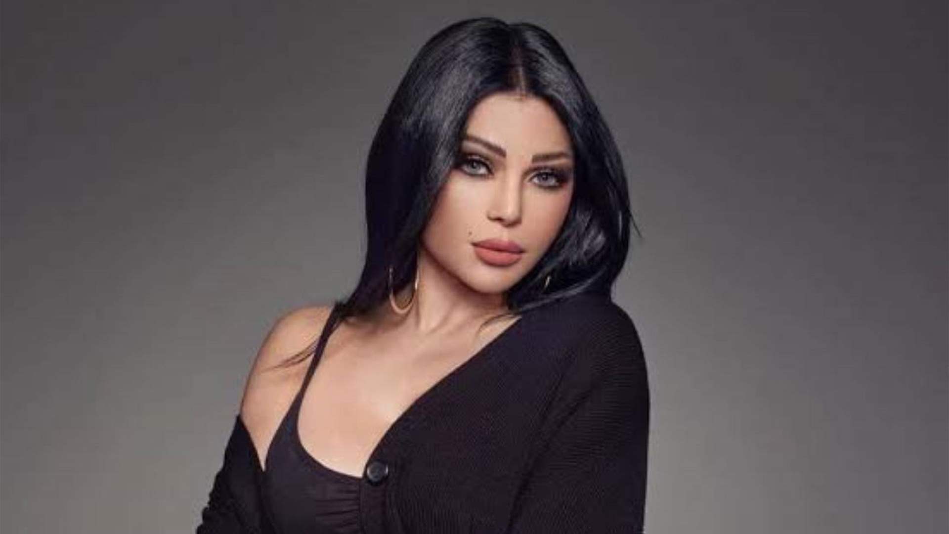 هيفاء وهبي تخطف الأنظار بإطلالة خضراء من توقيع إيلي صعب (صور)