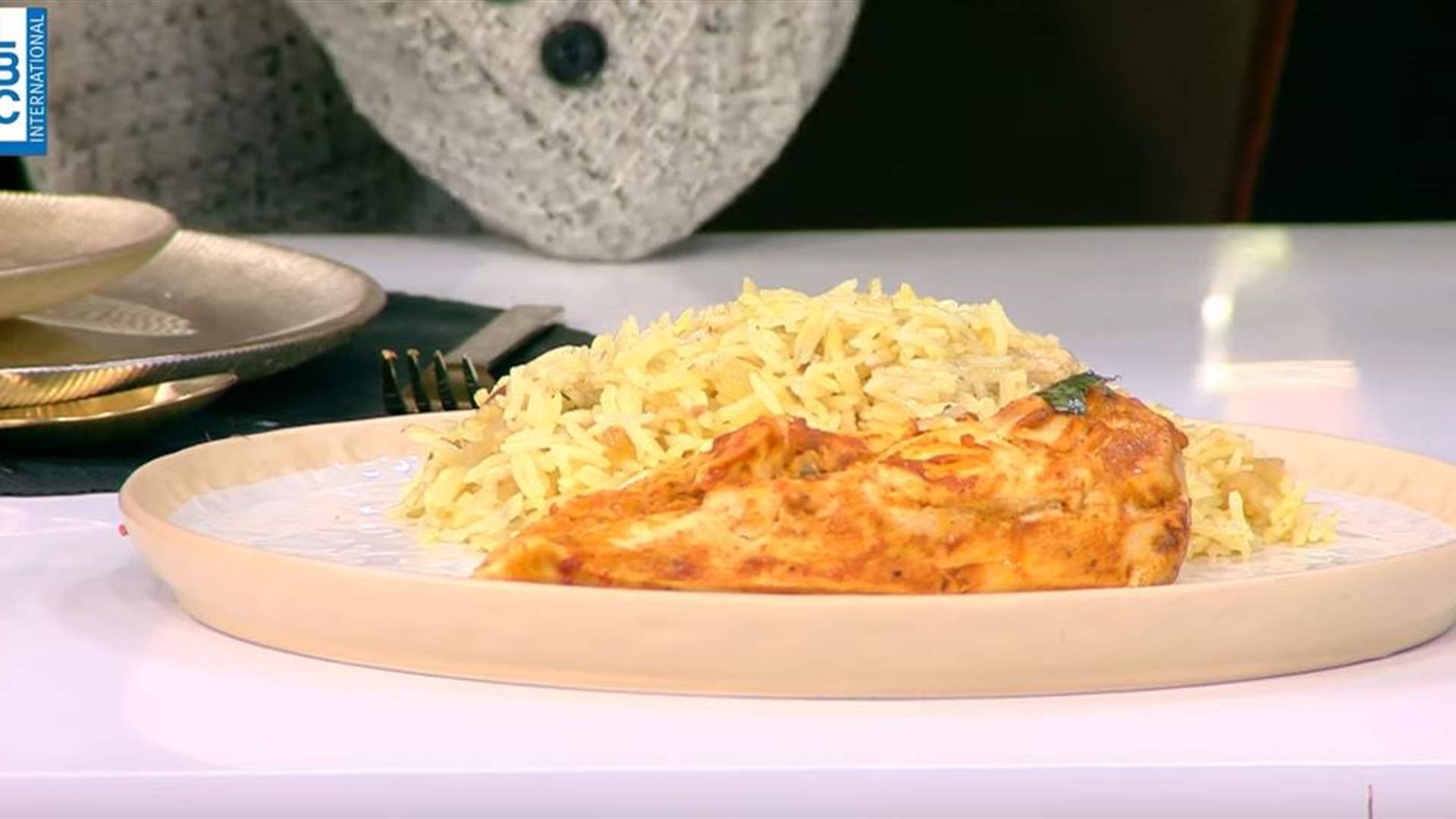برياني الدجاج والكوردون بلو وورق العنب... مائدة شهية ومميزة مع الشيف فادي زغيب (فيديو)
