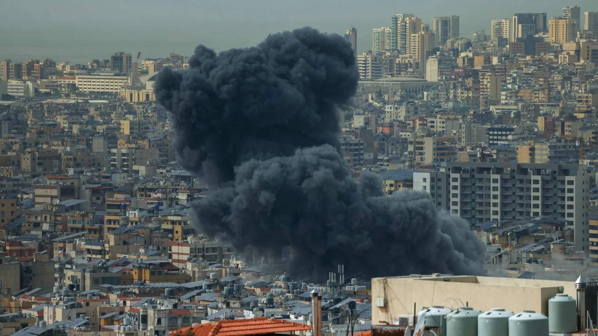 Israel criticizes Aoun&#39;s Paris visit: US backs Israeli strikes on Beirut, blames Lebanon for violations