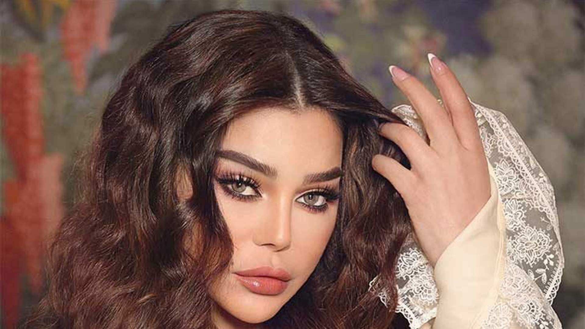 هيفاء وهبي في إطلالة خلابة... هكذا عايدت متابعيها (صورة)