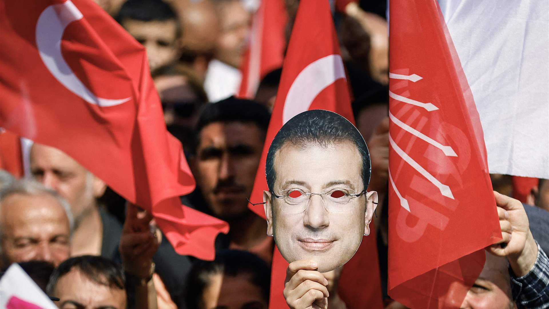 Jailed Istanbul mayor calls for &#39;unity&#39; on first day of Eid