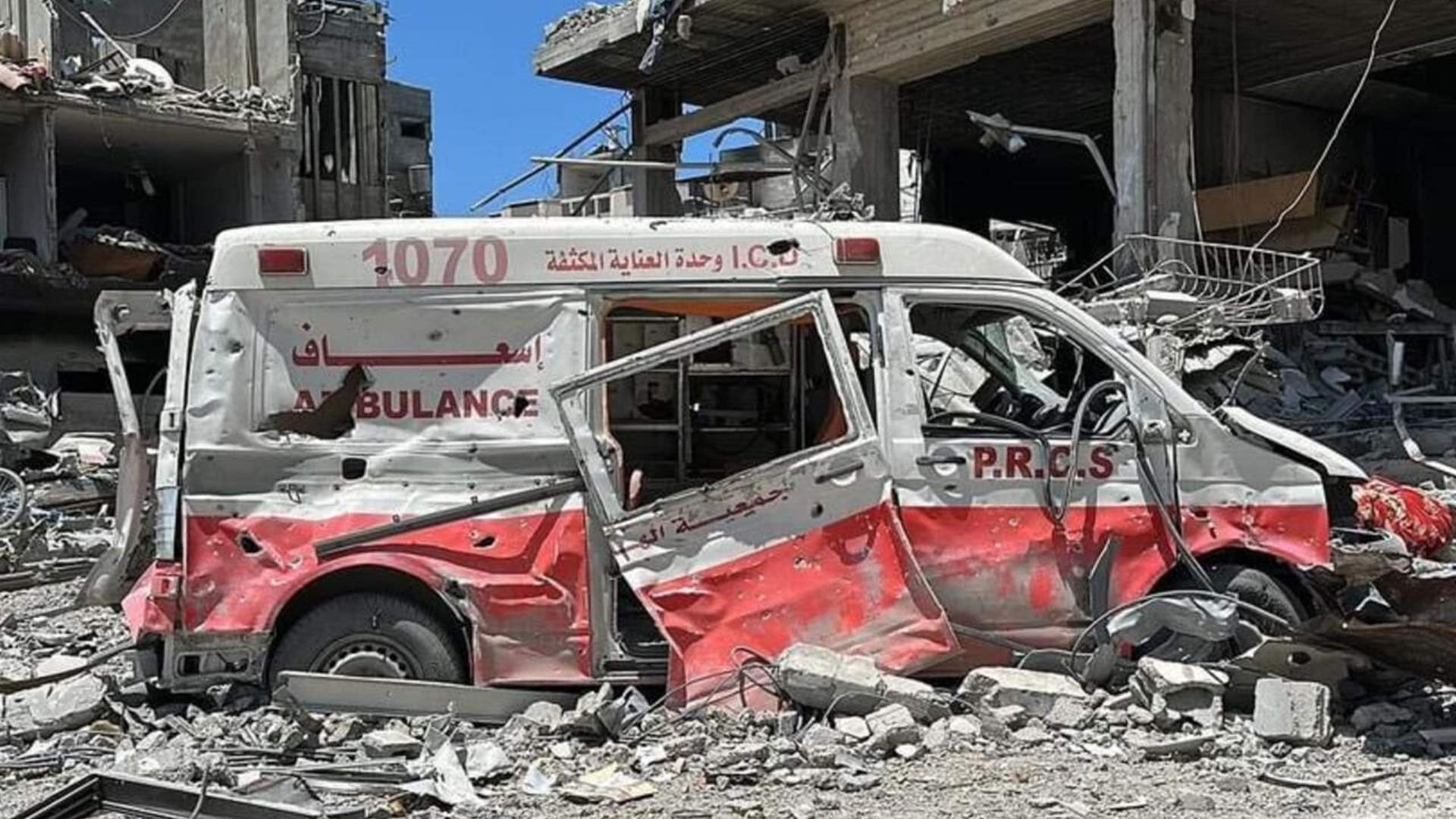 انتشال جثث 14 مسعفا في غزة استشهدوا في إطلاق نار إسرائيلي على سيارات إسعاف