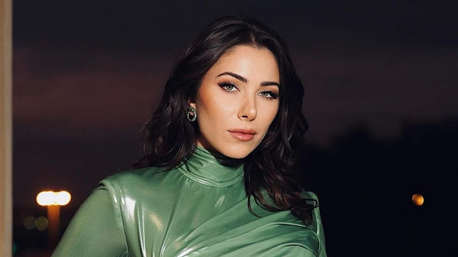 بفستان من الريش... دانييلا رحمة تحبس الأنفاس في أحدث ظهور لها (صورة)