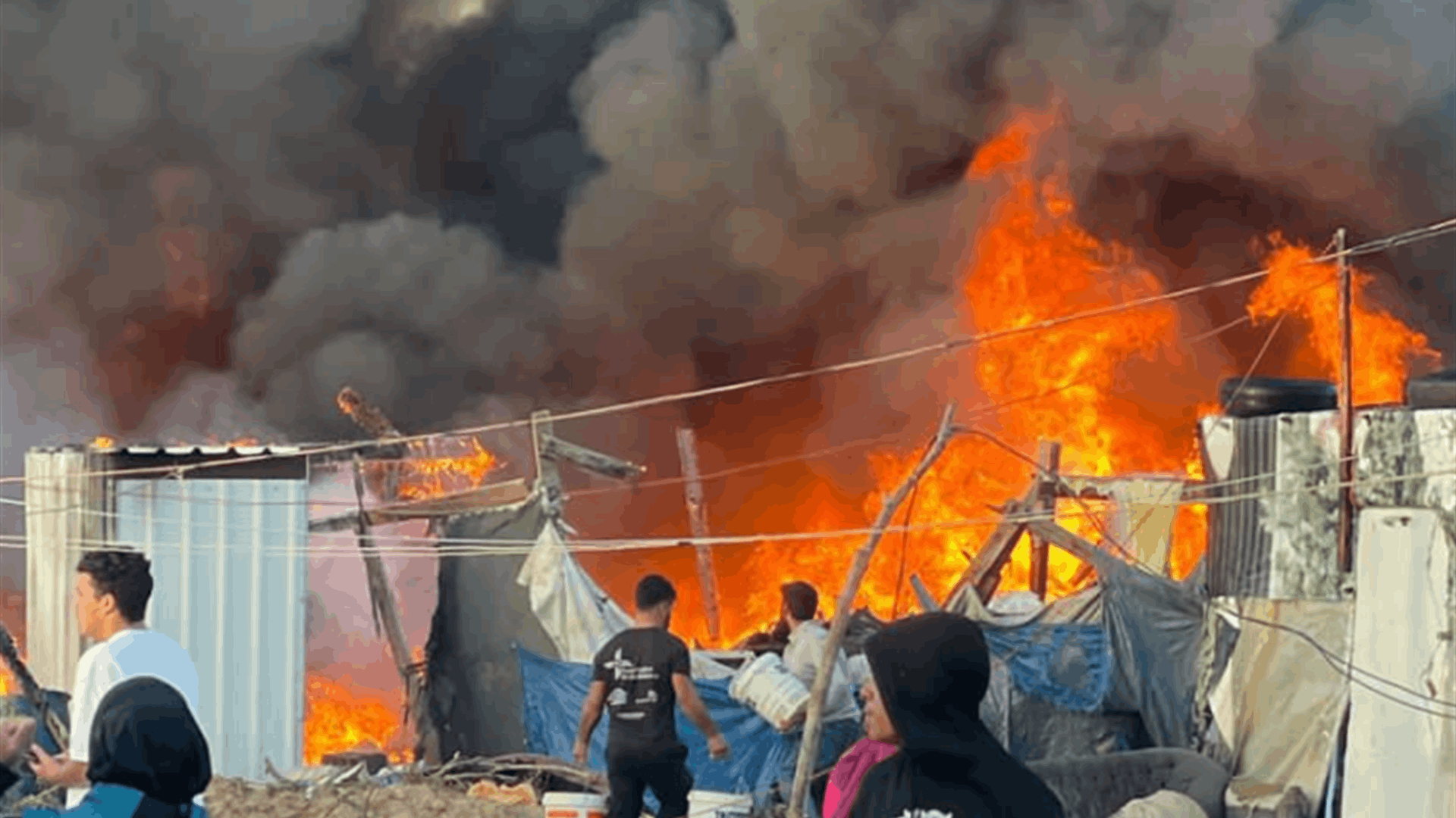 Massive fire destroys Syrian refugee tents in southern Lebanon