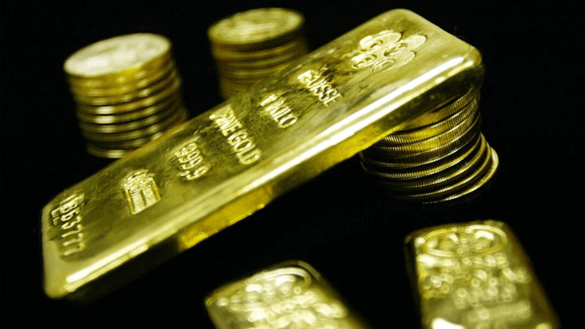 Gold prices climb 2% as US tariffs take effect, dollar wavers