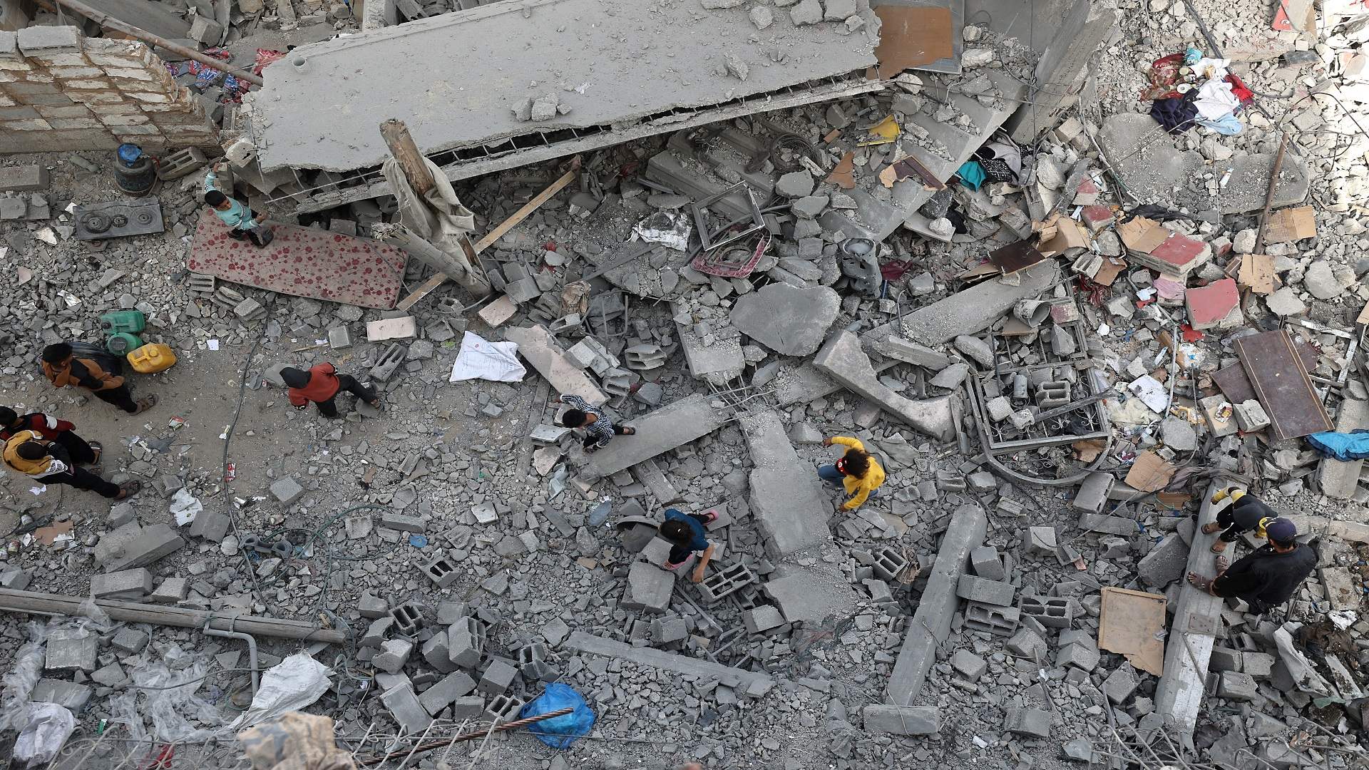 من عائلة واحدة... استشهاد 10 أشخاص بينهم 7 أطفال بغارة إسرائيلية على غزة