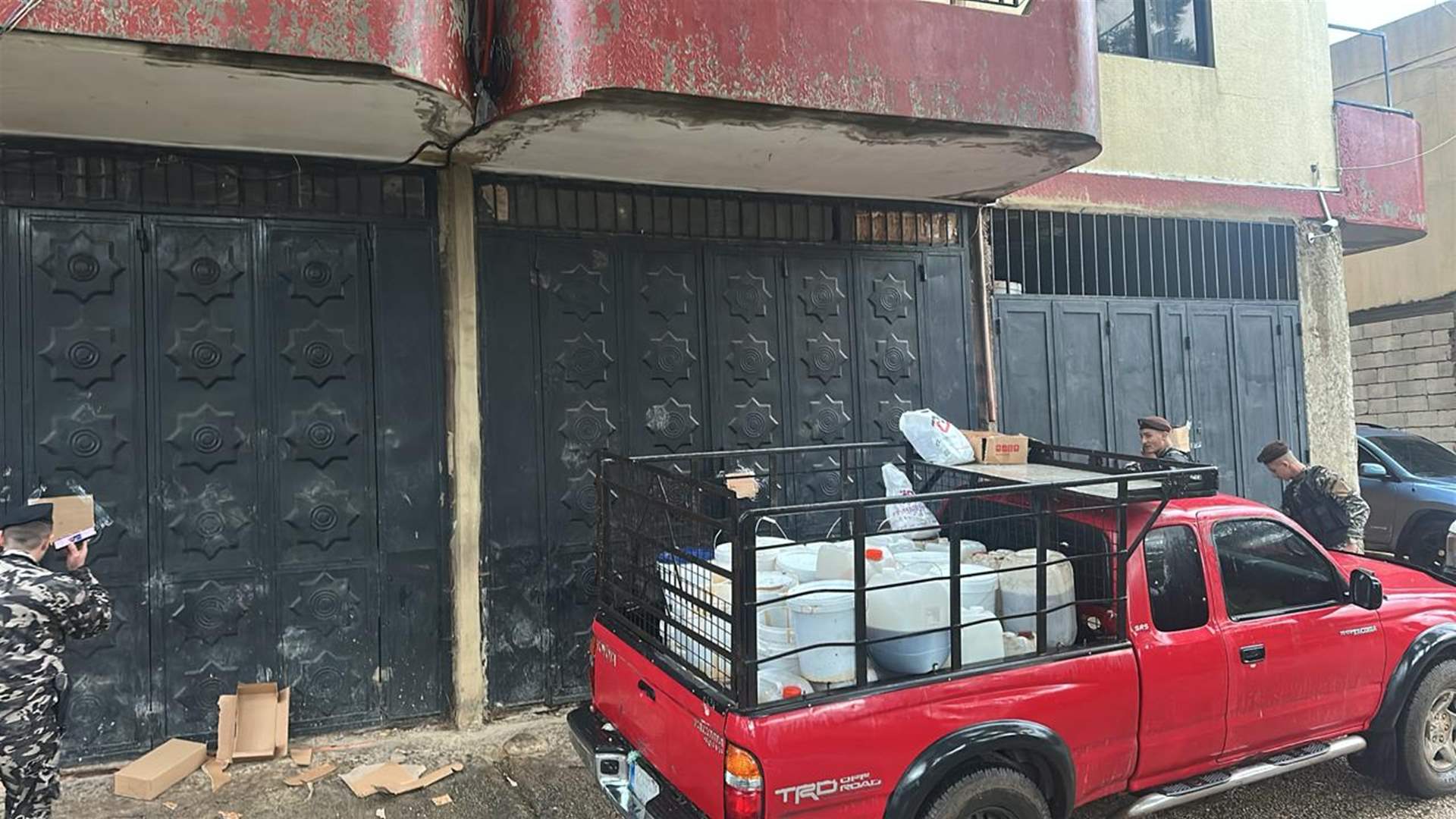 وزارة الزراعة تقفل مستودعًا يغش في تعبئة العسل في بيت الفقس - الضنية