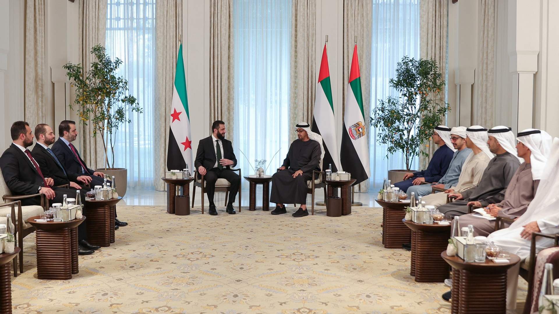 أحمد الشرع يلتقي بنظيره الإماراتي 