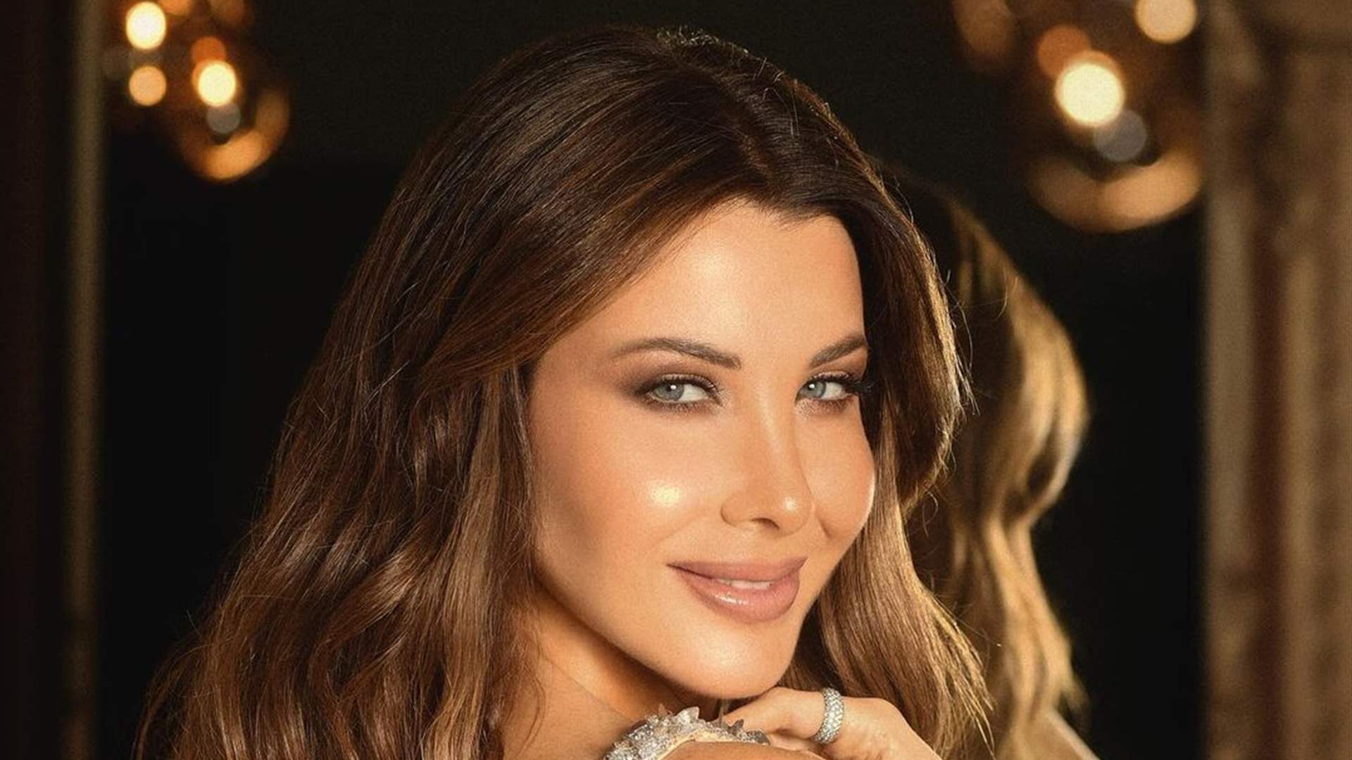 في أحد الشعانين ... نانسي عجرم تعايد متابعيها بصورة عائلية 