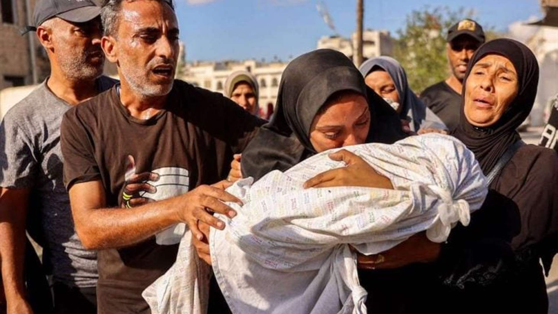 الدفاع المدني: استشهاد 11 فلسطينيا بينهم أطفال في قصف جوي اسرائيلي على غزة