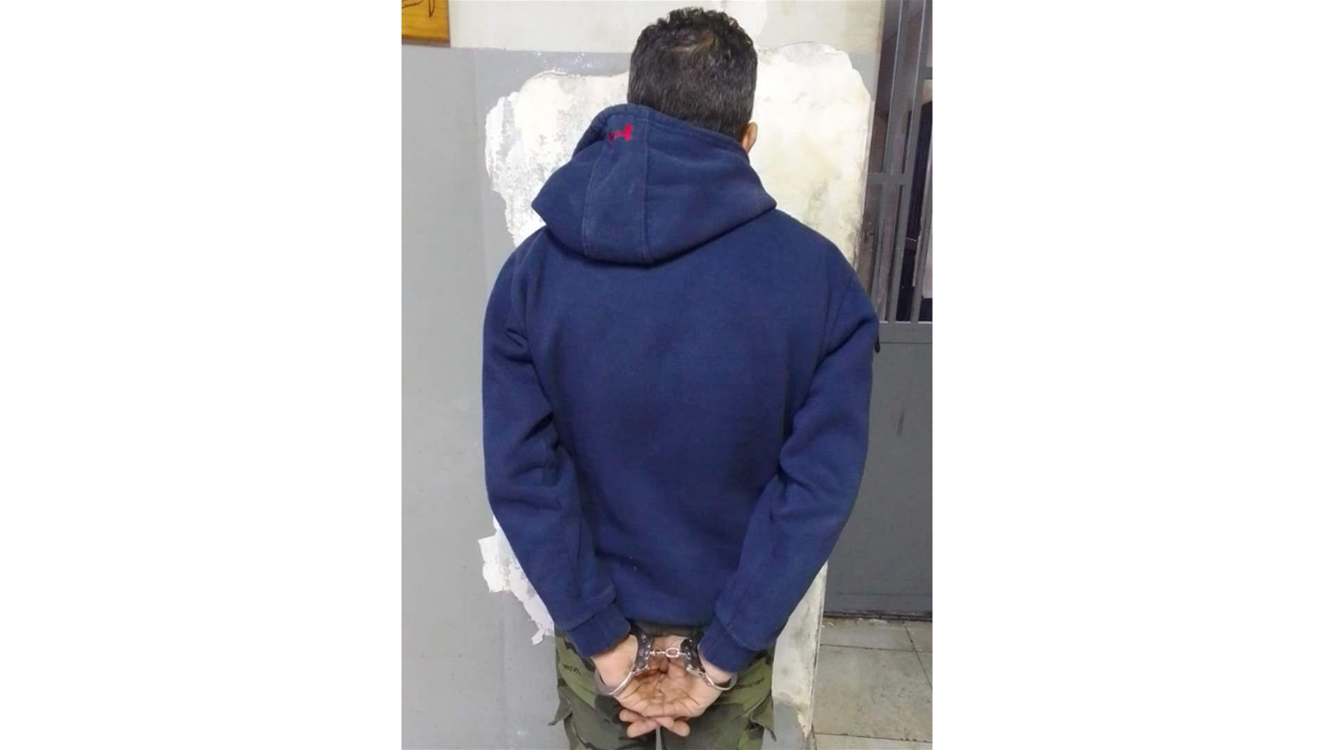 بعد تداول فيديو لشخص يسرق بطارية سيارة في طريق الجديدة... قوى الأمن توقف المشتبه به