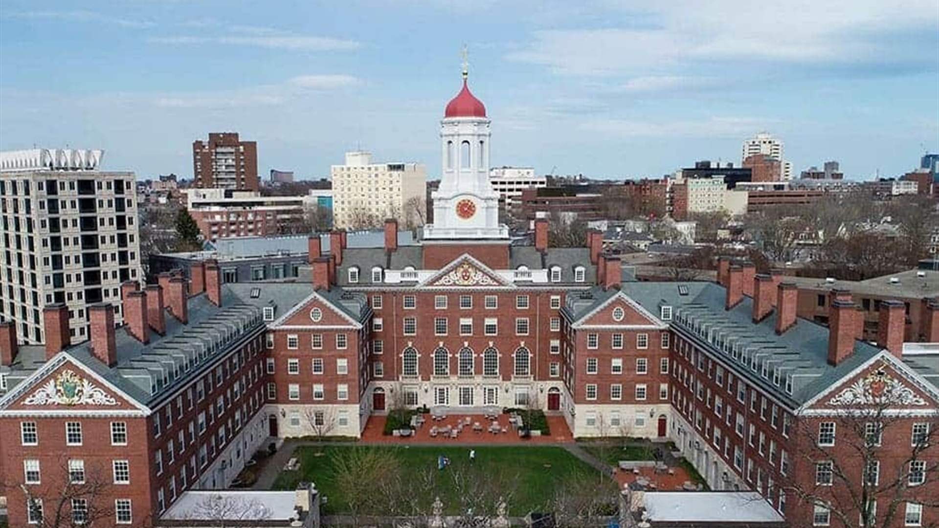 جامعة هارفرد تقاضي ترامب بسبب خفضه تمويلها