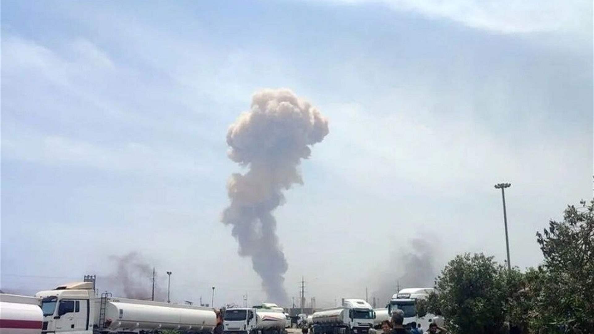 عناصر الإطفاء يسيطرون على الحريق في ميناء الشهيد رجائي بإيران