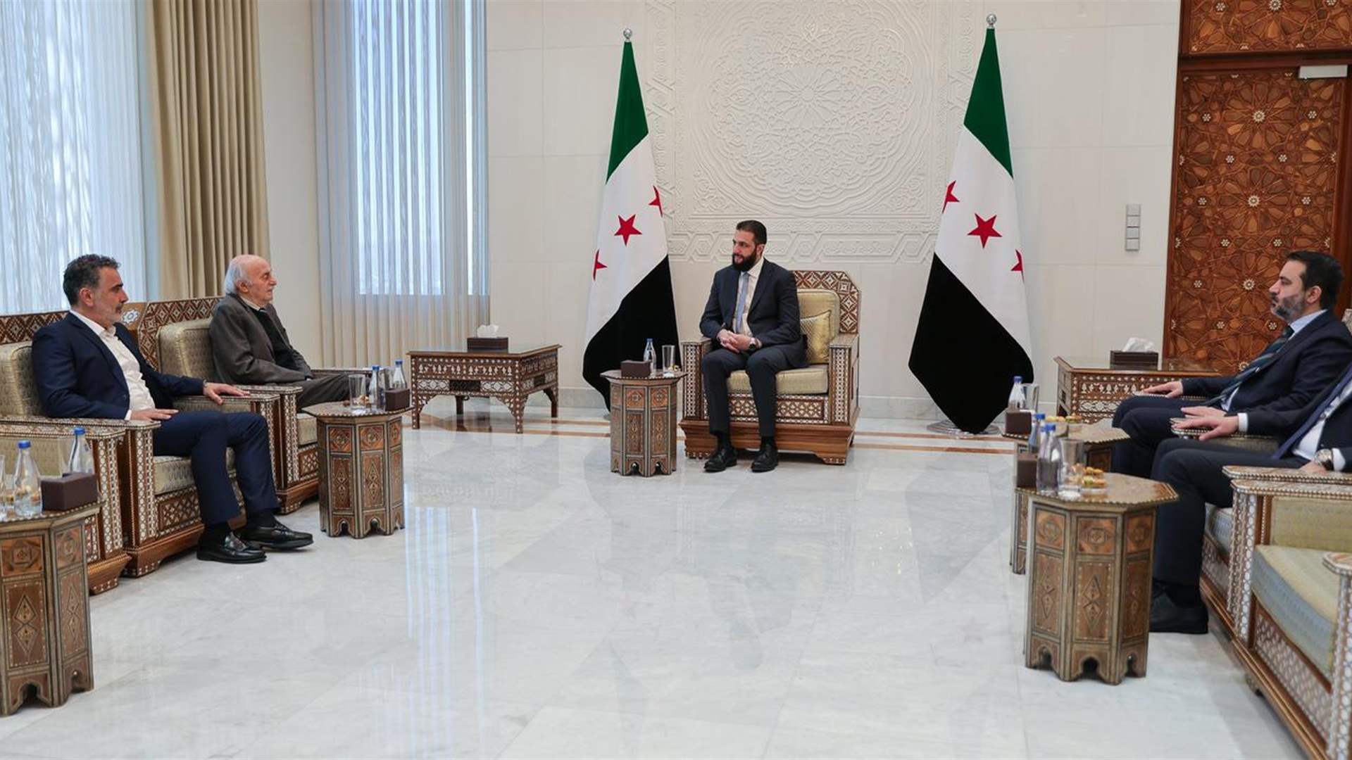 جنبلاط التقى الشرع في سوريا... وهذا ما دار بينهما 