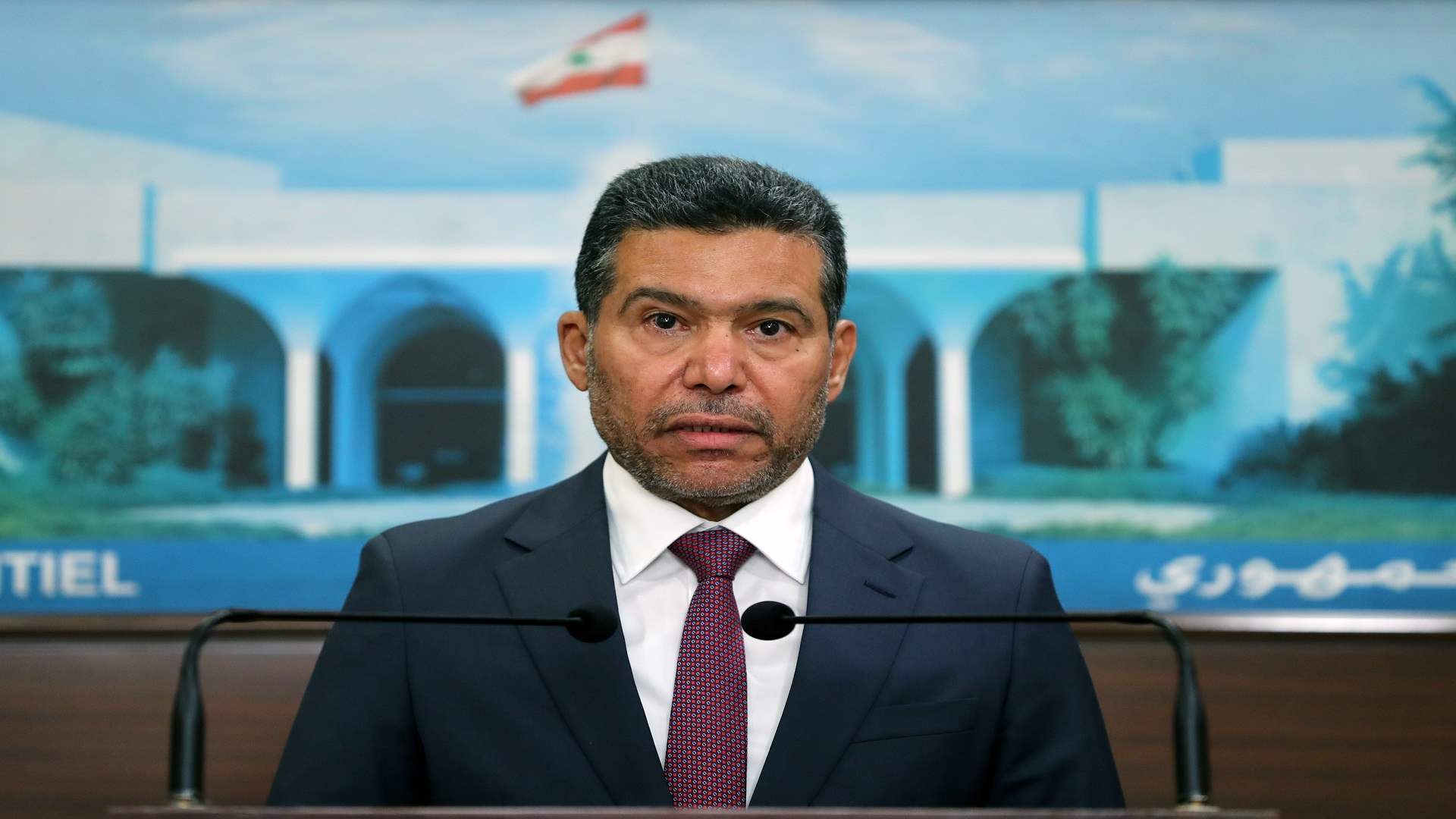 الأمين العام للمشروع الوطني العراقي الشيخ جمال الضاري بعد لقائه الرئيس عون: نثمّن موقف رئيس الجمهورية في ما يتعلّق بحصر السلاح بيد الدولة فالدولة لا تُبنى إلا على قرار سياسي وأمني واحد