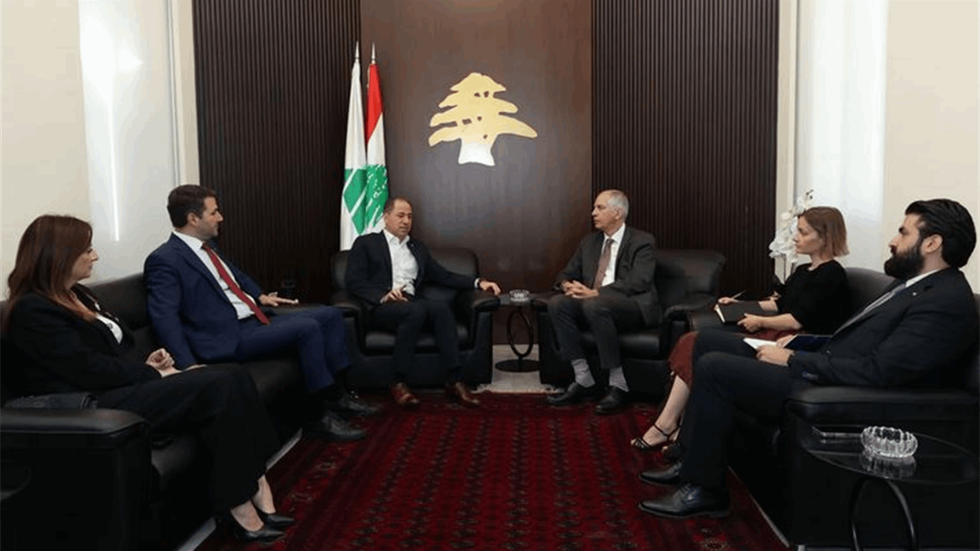 الجميل إلتقى السفير الفرنسي: لضرورة بسط سلطة الدولة في أسرع وقت ممكن