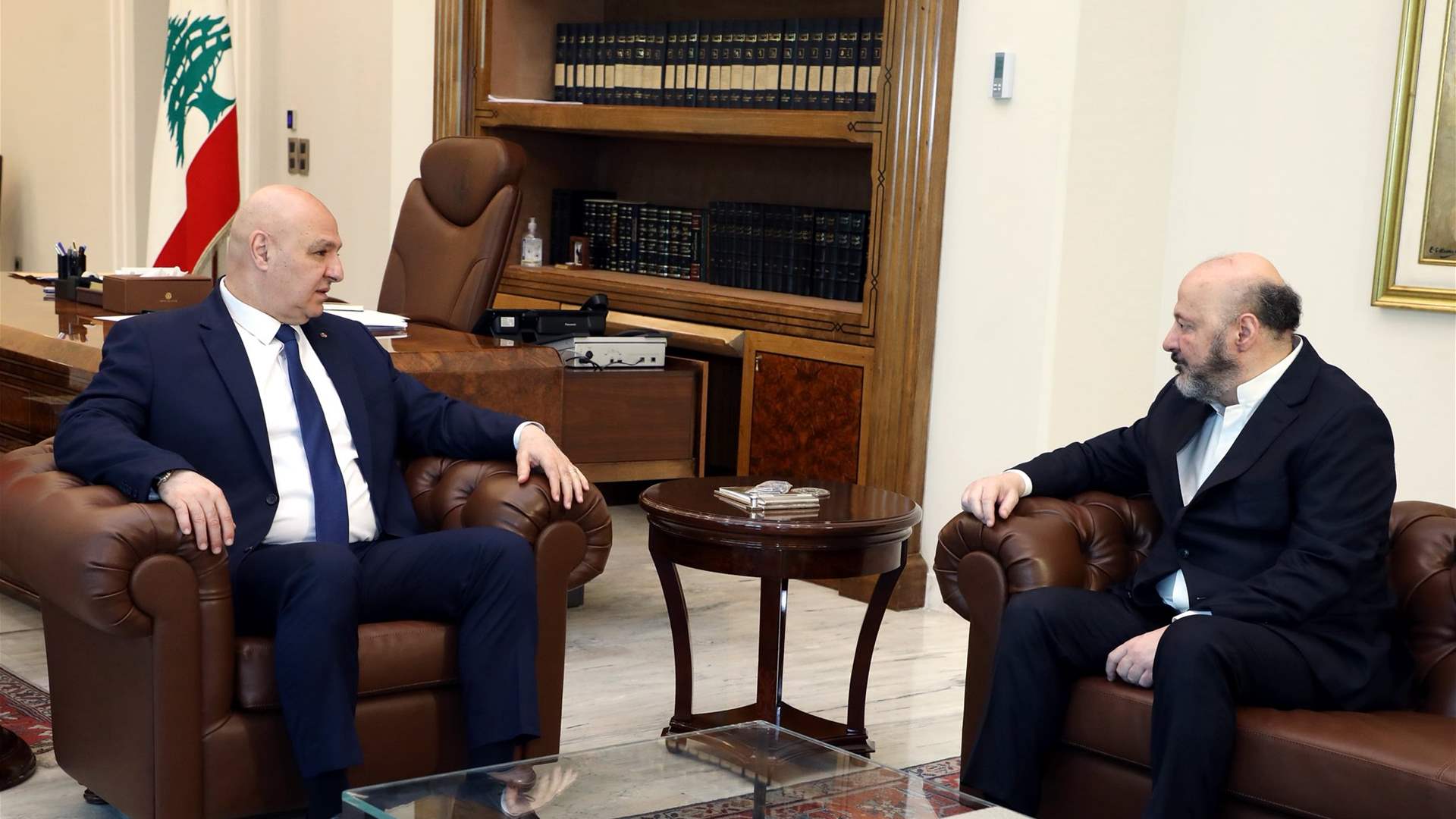 عون تابع التطورات جنوبًا واطلع من عبود على أوضاع الشمال والتقى رياشي 